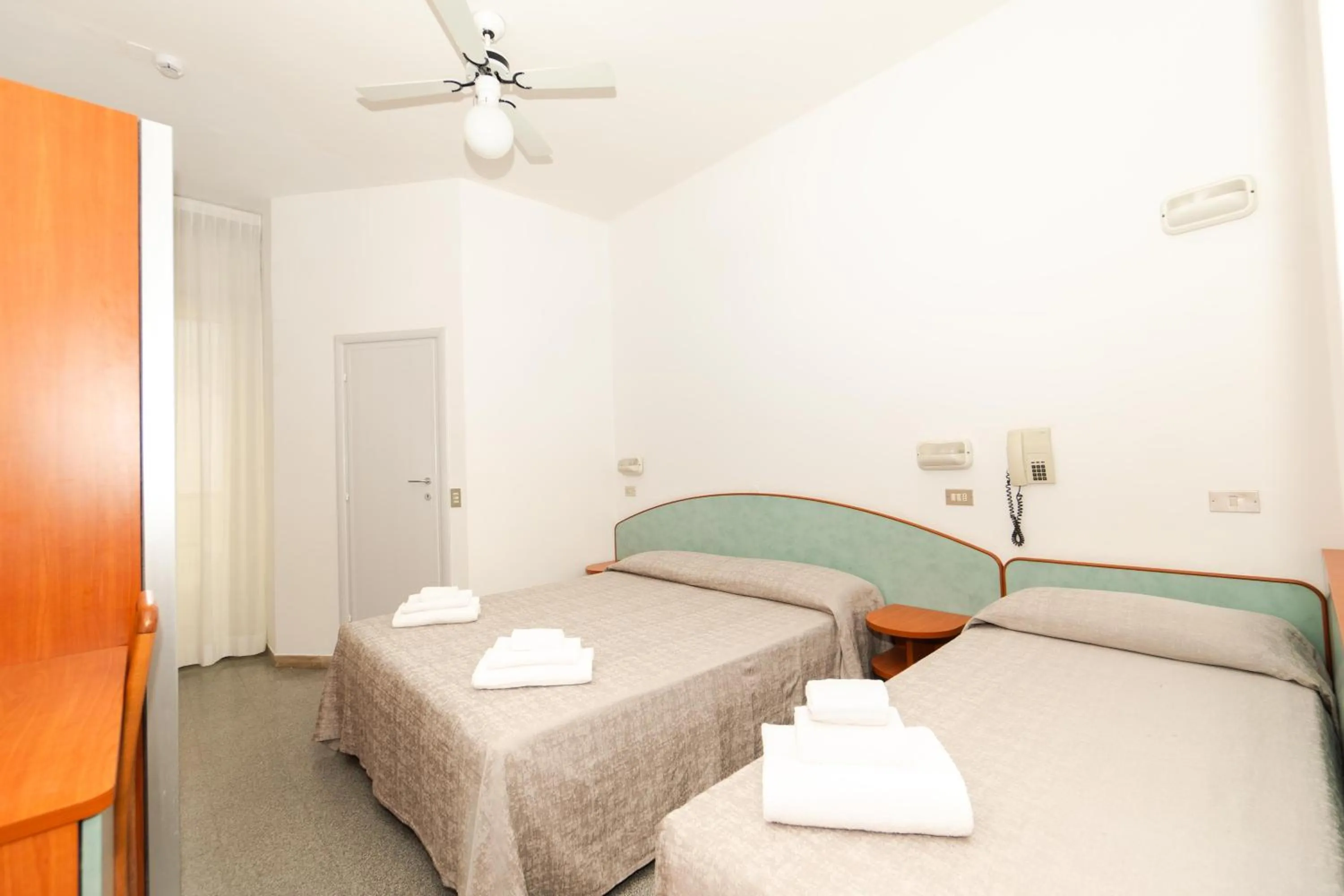 Bedroom, Bed in Hotel Saint Louis