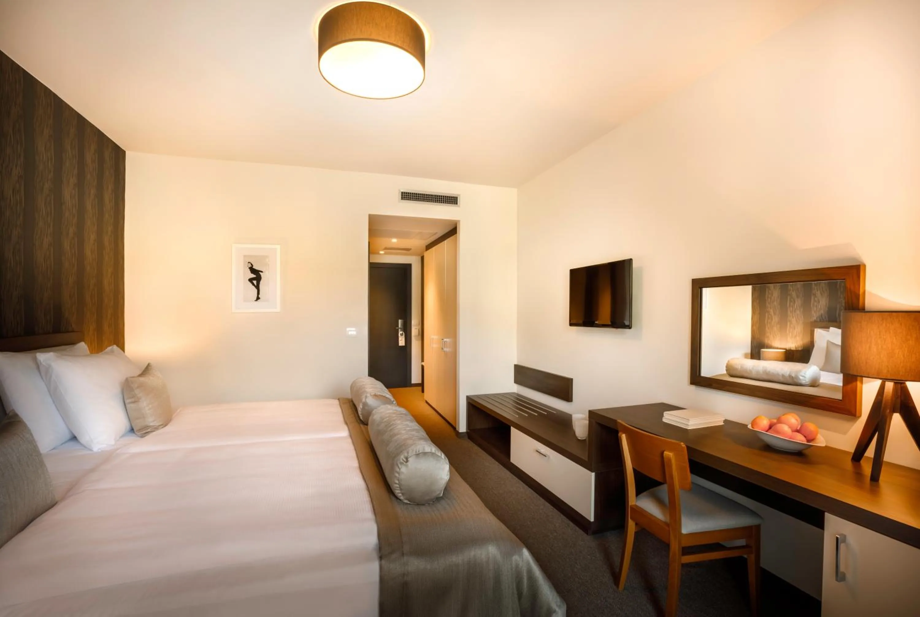 Decorative detail, Bed in Remisens BEL MORETTO - Hotel Metropol Annexe