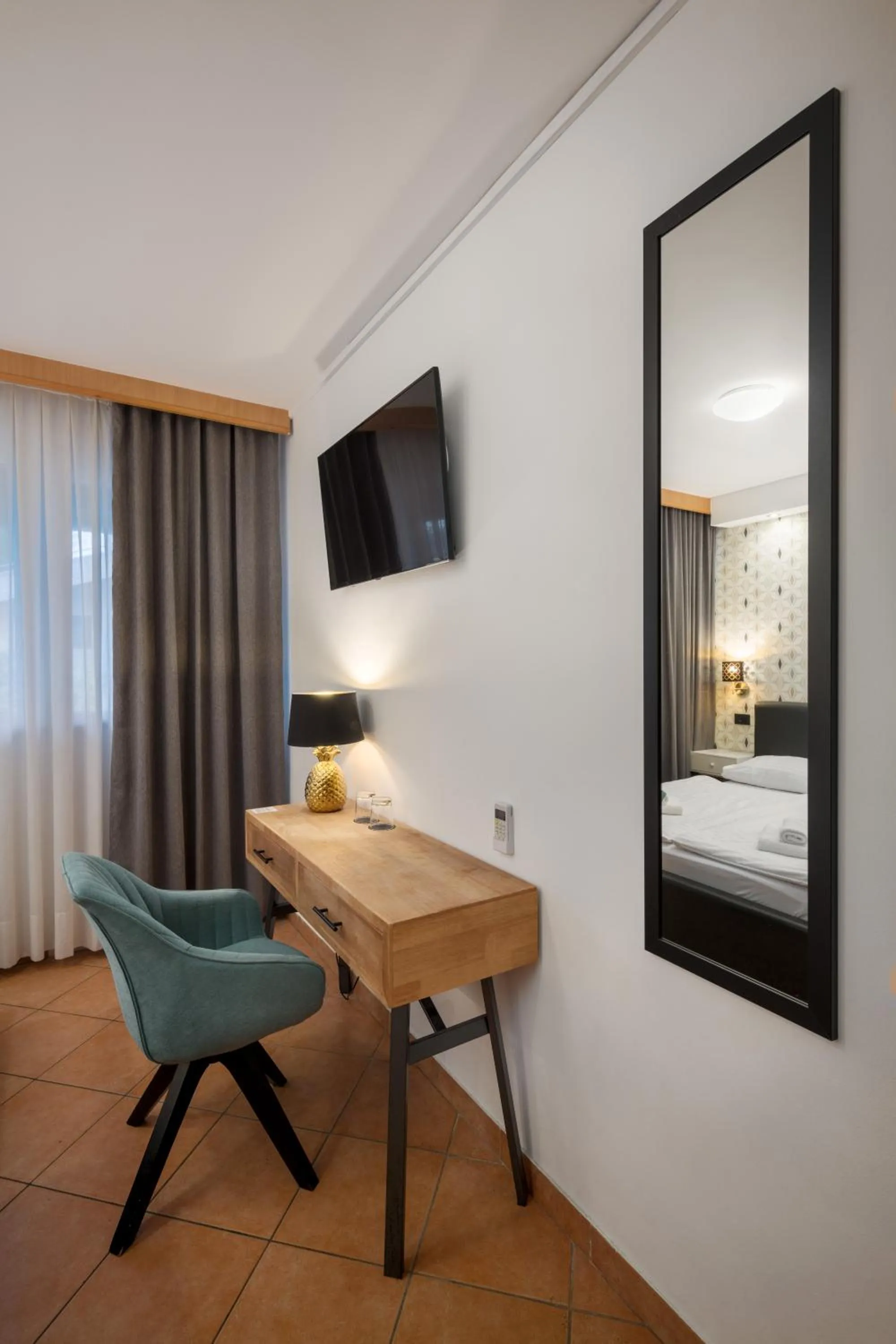 TV and multimedia, Bed in Ljubljana Resort Hotel & Camping