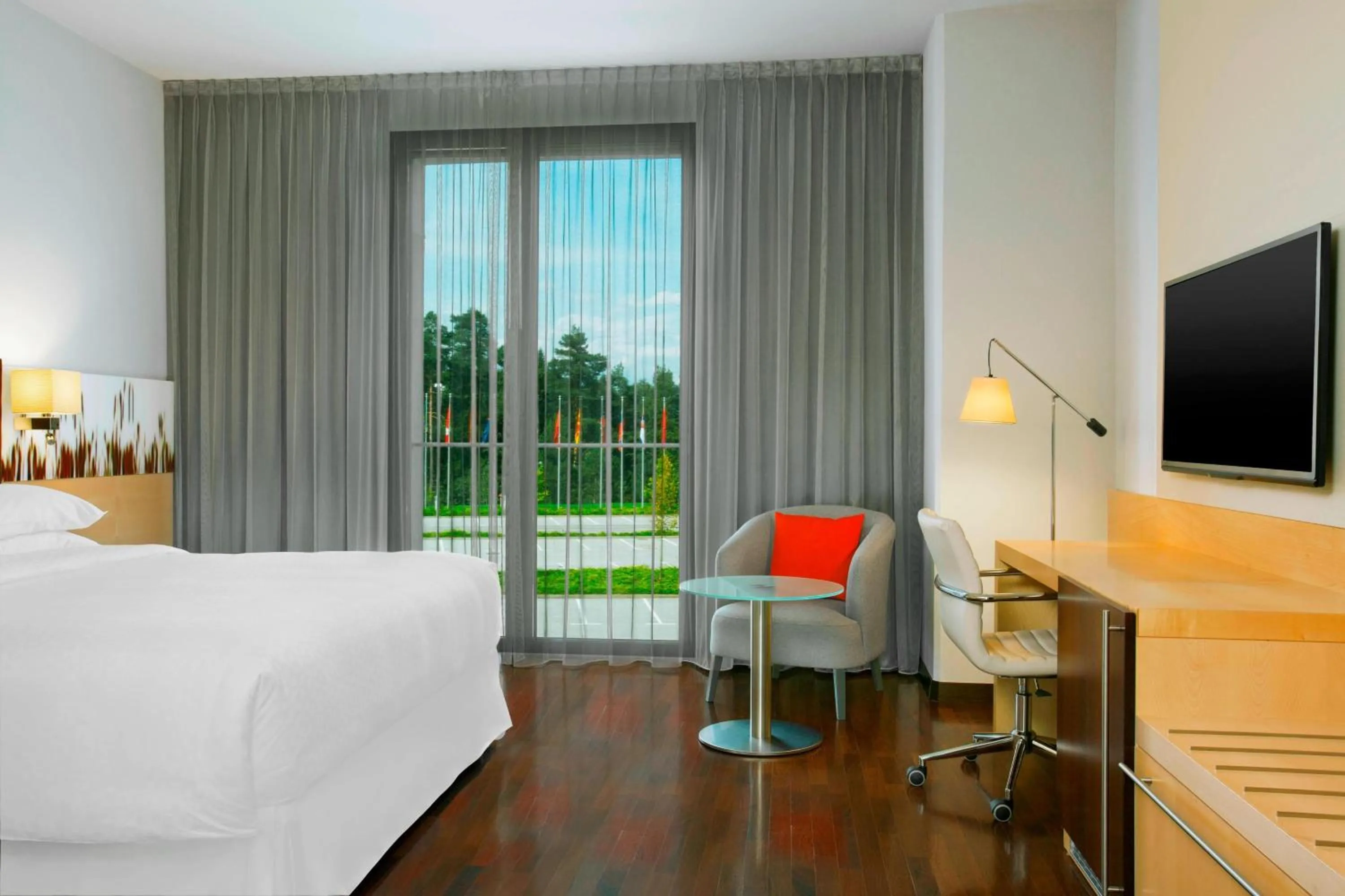 Photo of the whole room, Bed in Four Points by Sheraton Ljubljana Mons