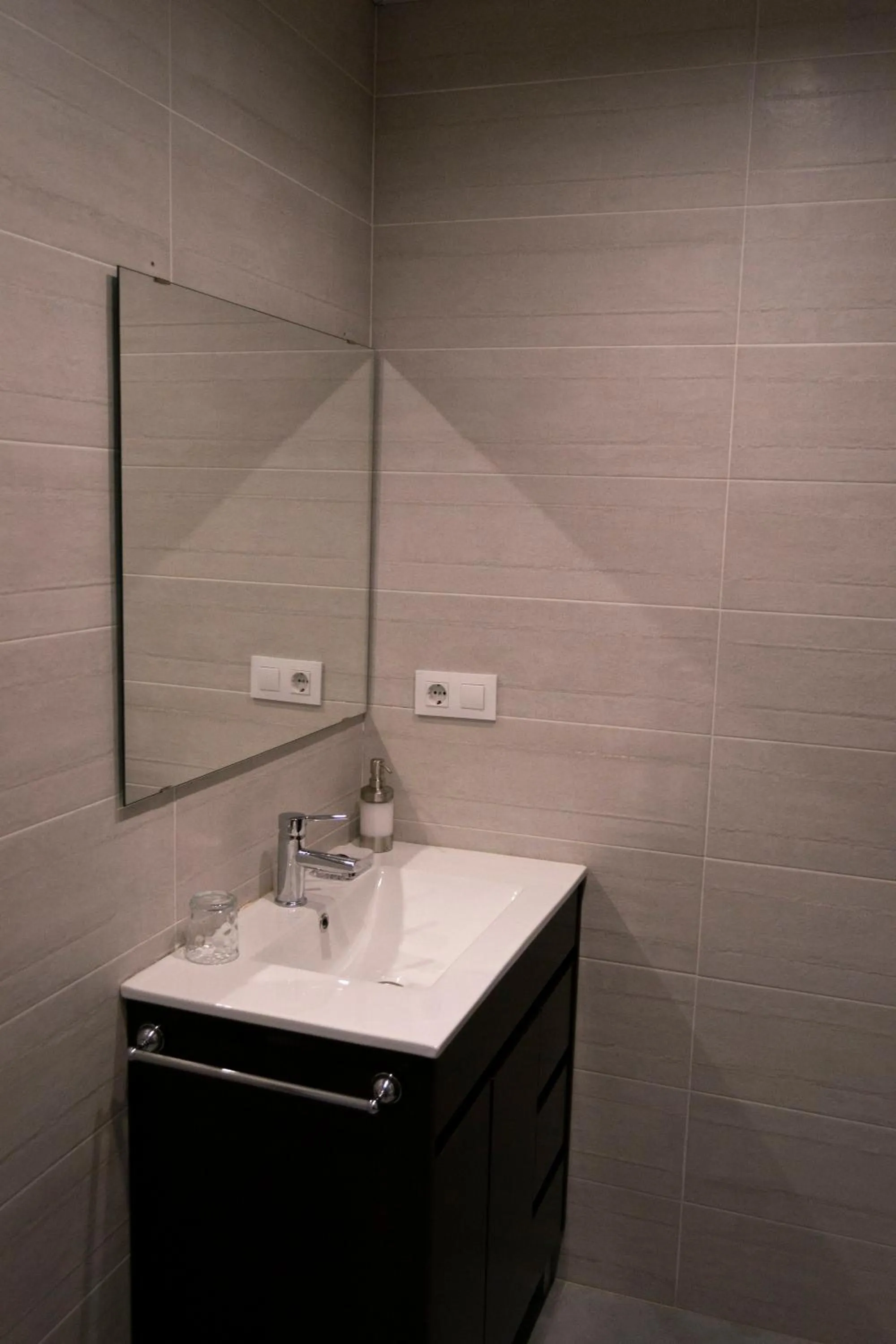 Bathroom in Tres Puentes Anguiano Apartamentos y Hostal