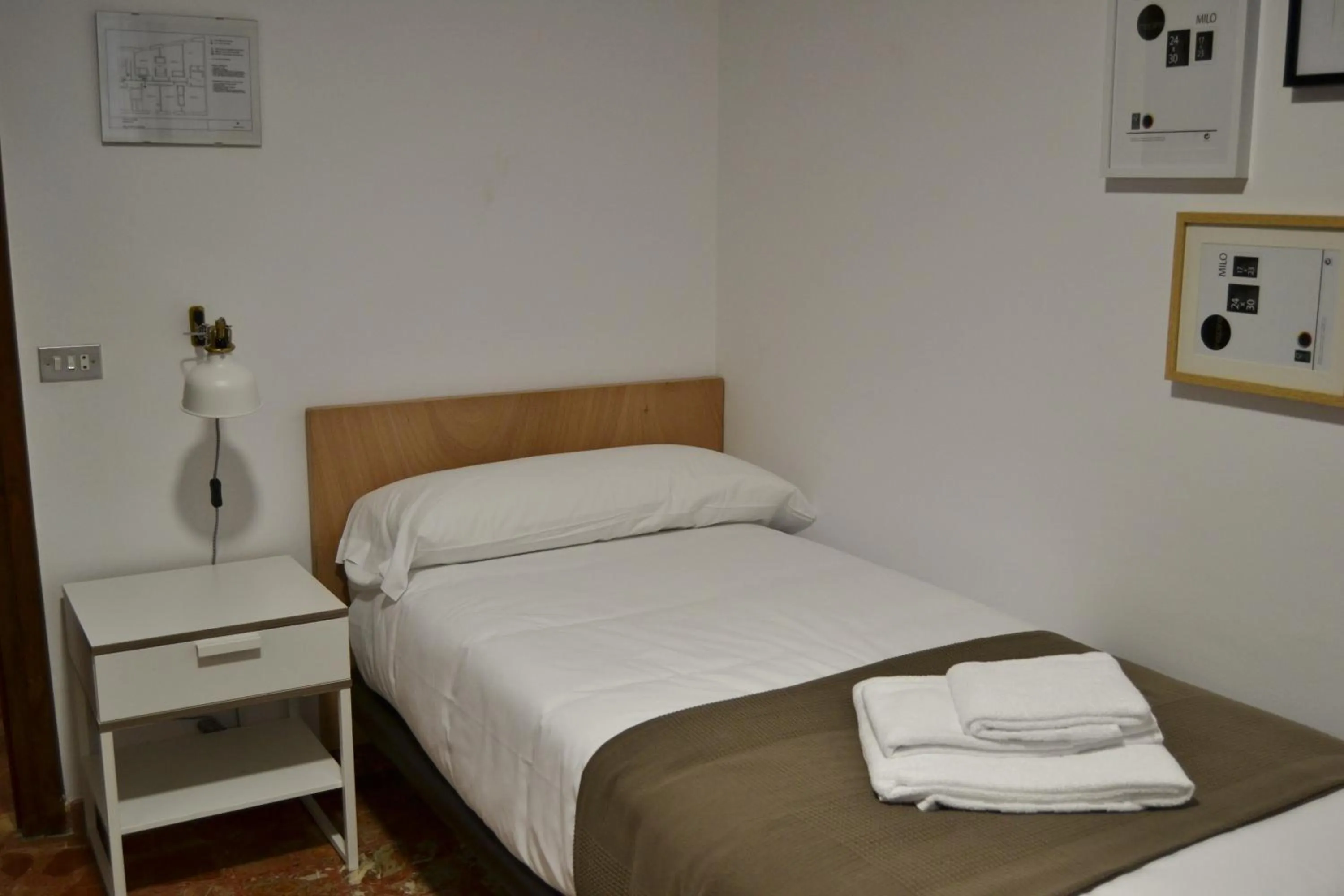 Bed in Tres Puentes Anguiano Apartamentos y Hostal