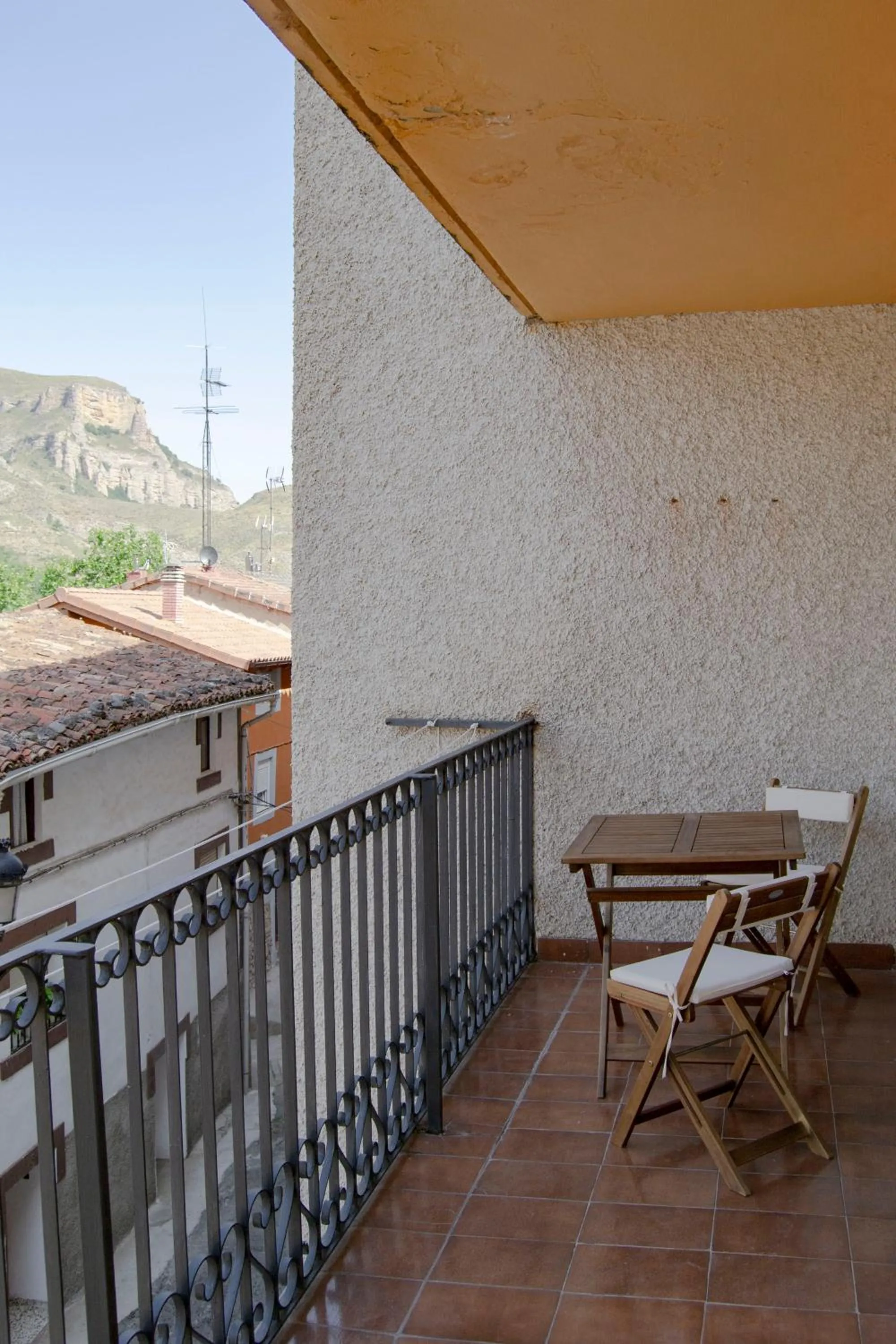 Balcony/Terrace in Tres Puentes Anguiano Apartamentos y Hostal