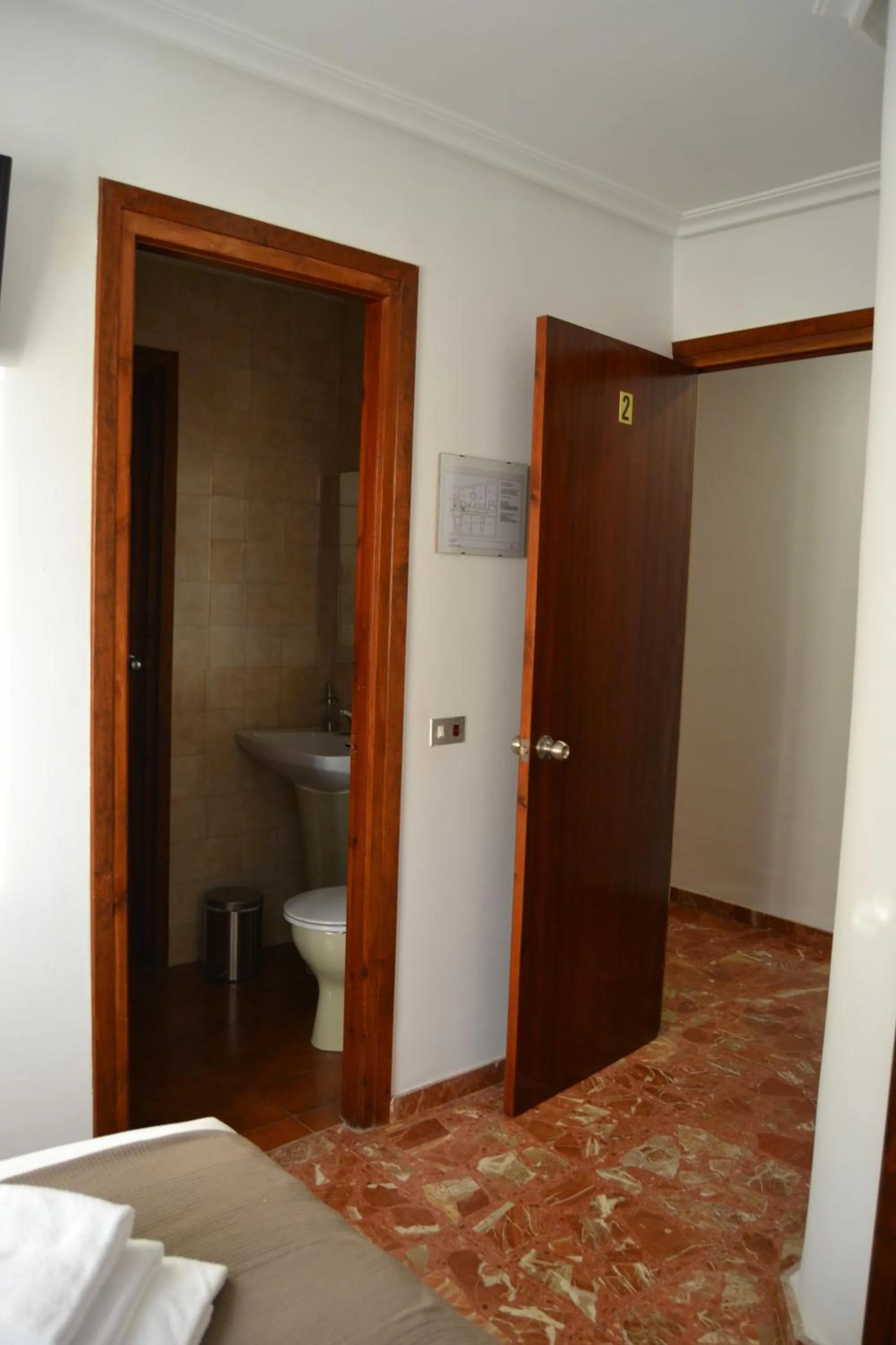 Bathroom in Tres Puentes Anguiano Apartamentos y Hostal