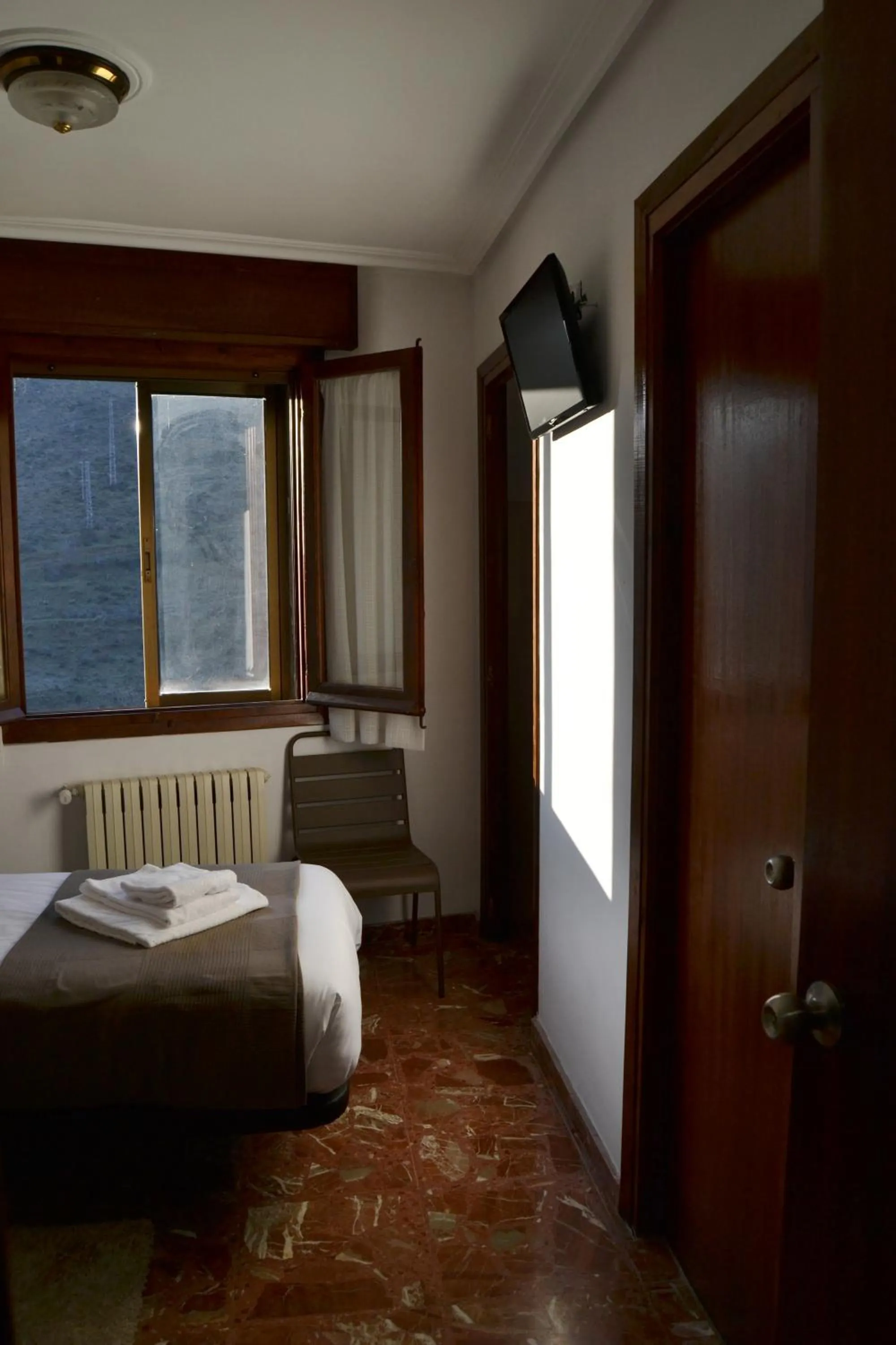 Bed in Tres Puentes Anguiano Apartamentos y Hostal