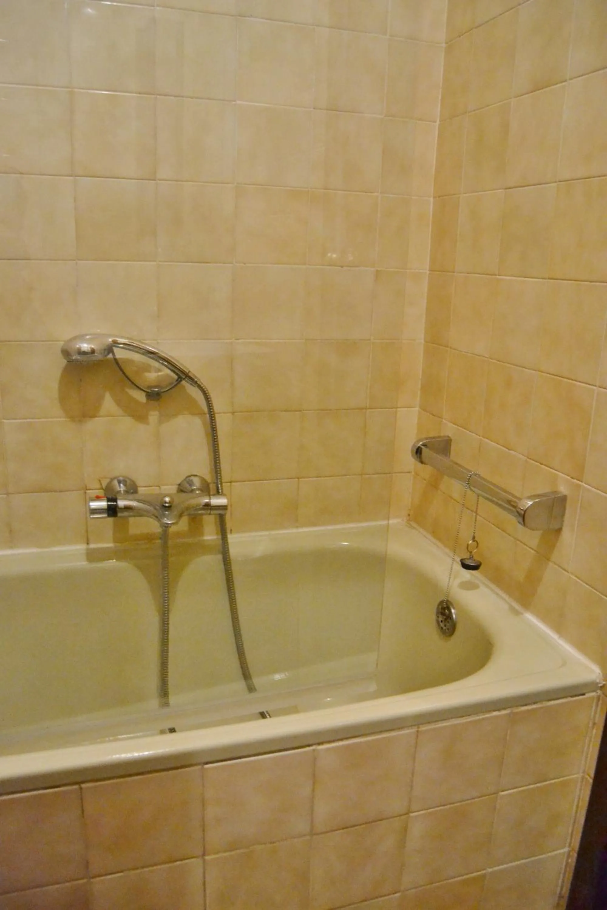 Bathroom in Tres Puentes Anguiano Apartamentos y Hostal