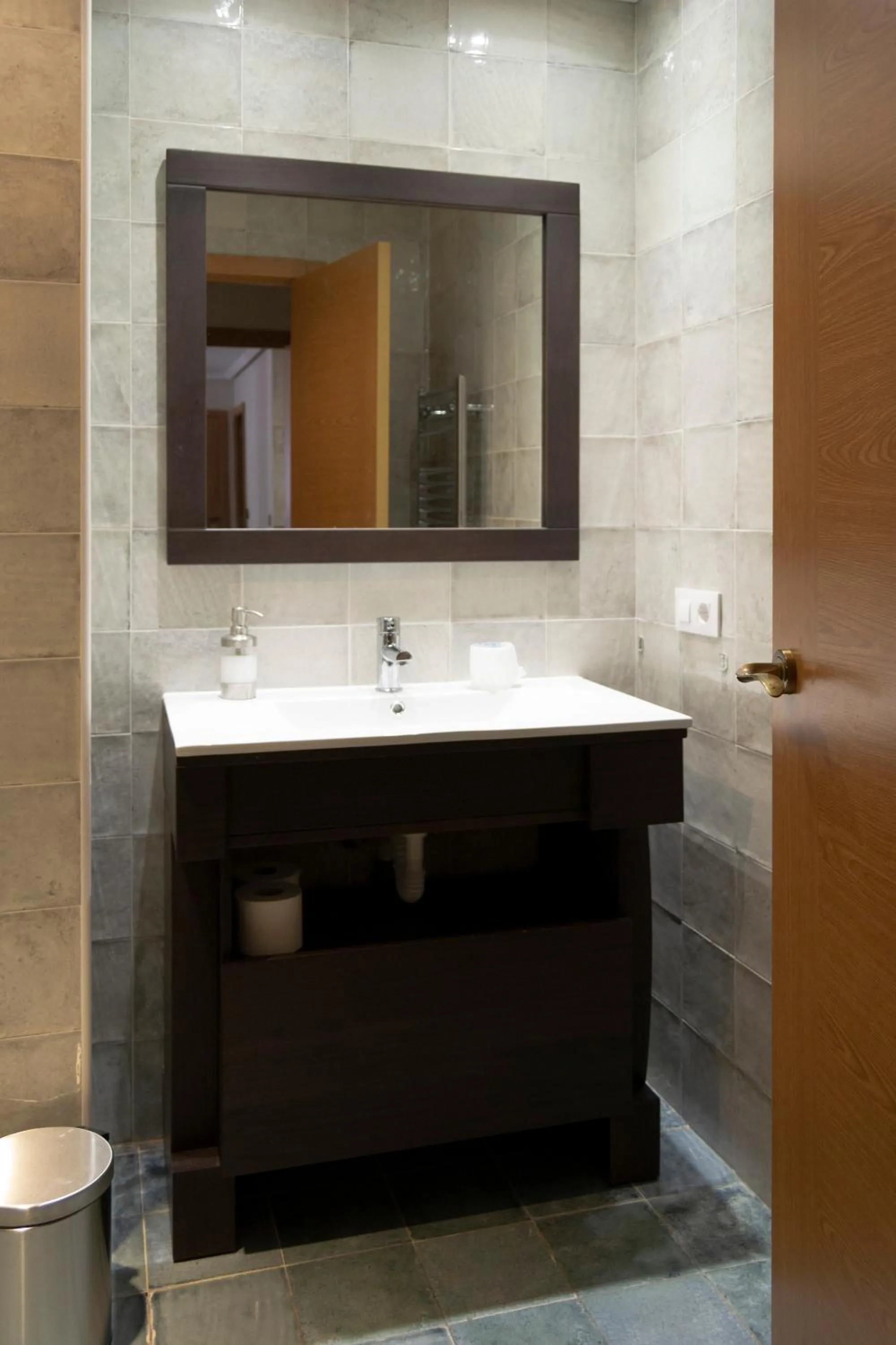 Bathroom in Tres Puentes Anguiano Apartamentos y Hostal