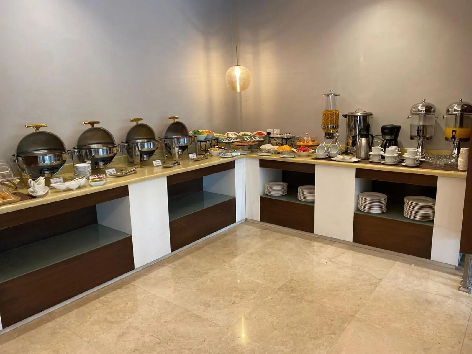 Restaurant/places to eat in Al Muhaidb Residence Khorais