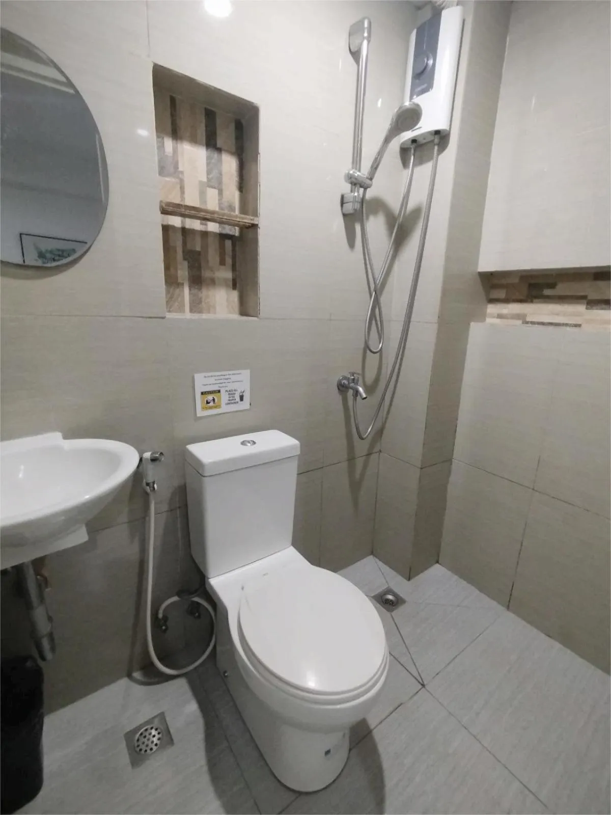 Shower in Sulit Budget Hotel VMapa