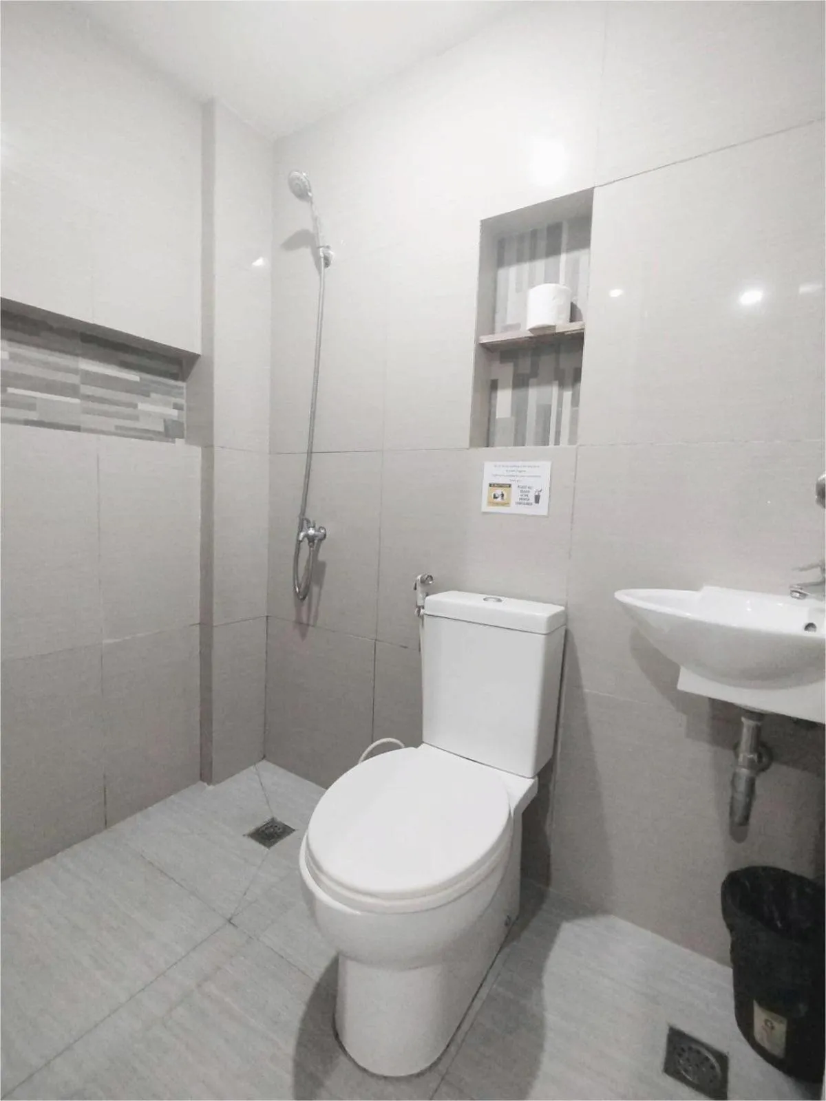 Shower in Sulit Budget Hotel VMapa