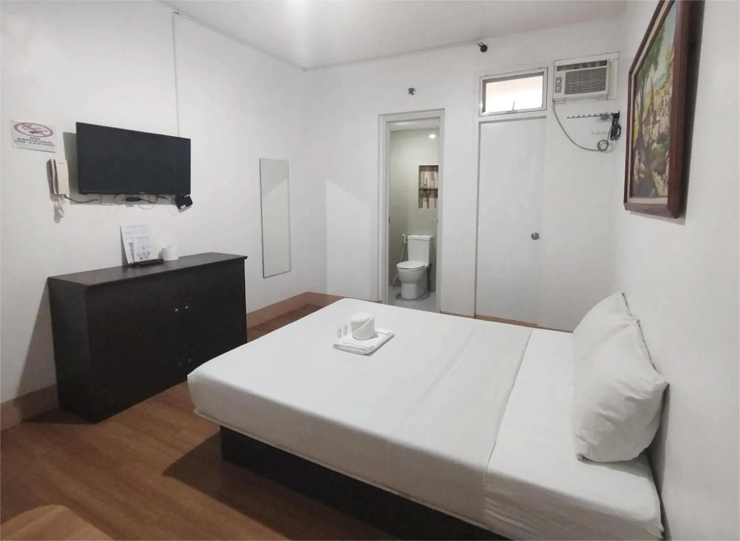 Bedroom, Bed in Sulit Budget Hotel VMapa