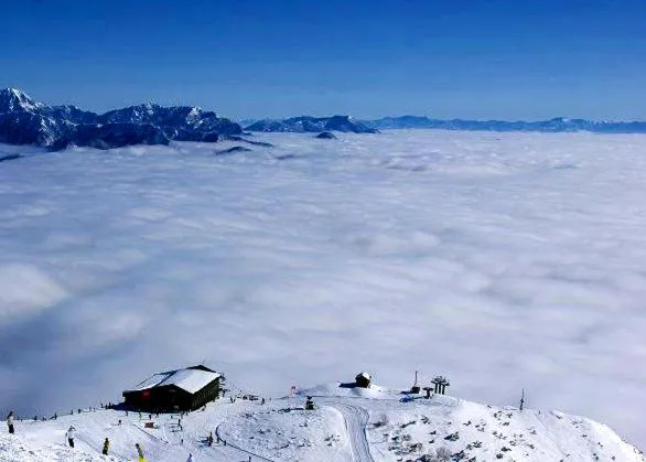 Skiing in The Guest House Japan Hakuba