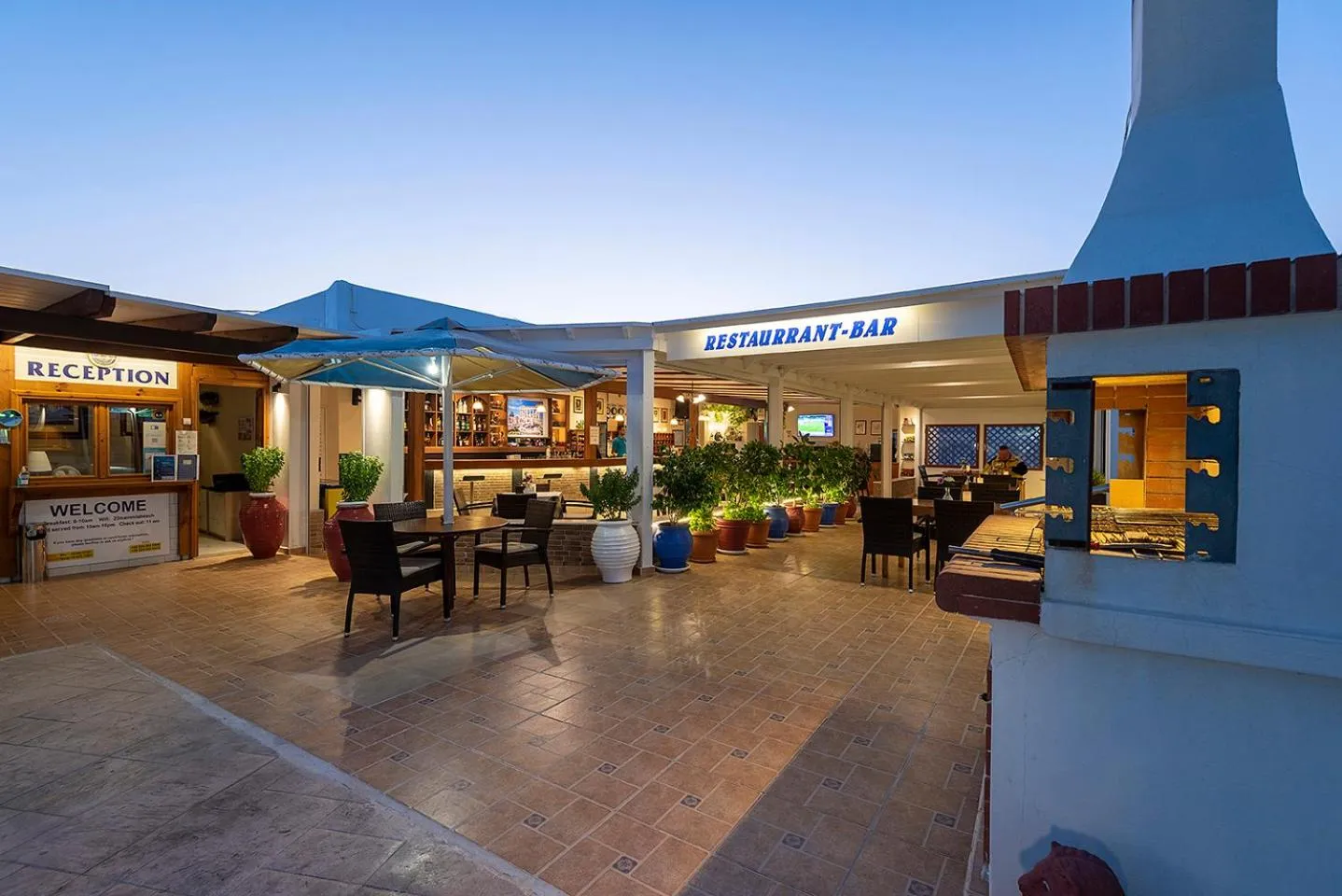 Restaurant/places to eat in Mammis Beach Hotel