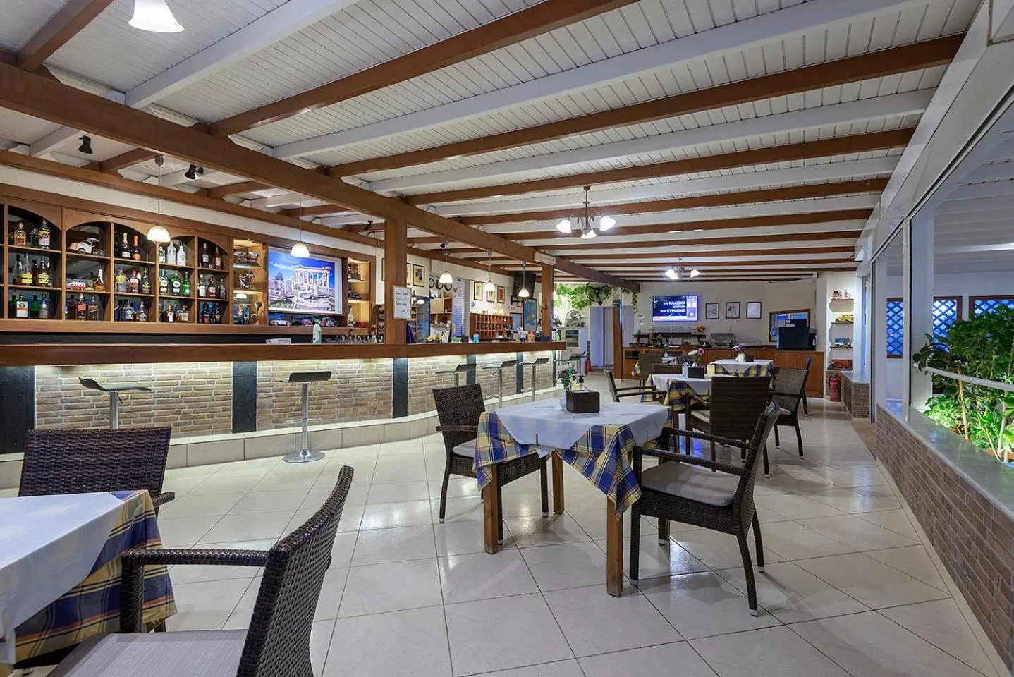 Restaurant/places to eat in Mammis Beach Hotel