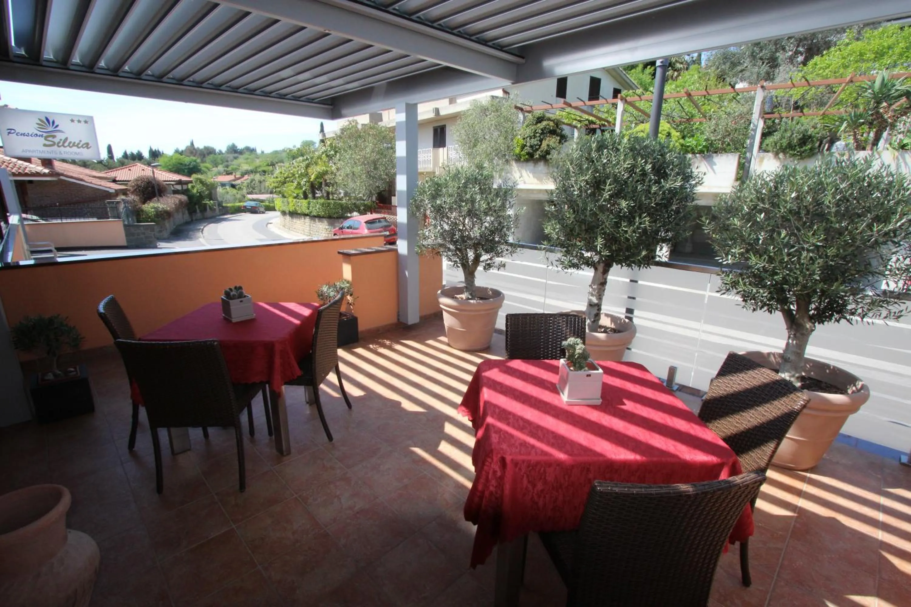Restaurant/places to eat in Pension Silvia