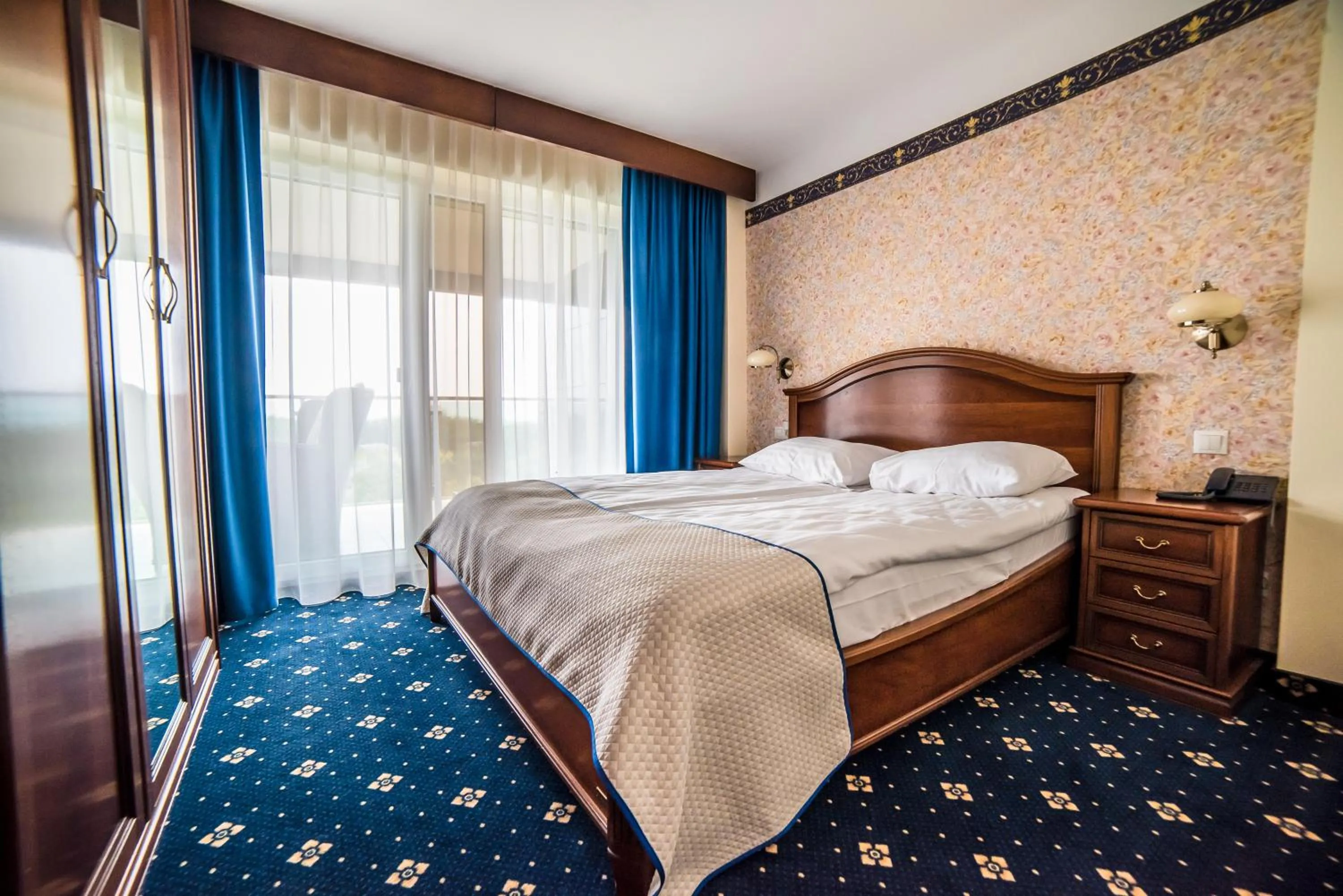 Photo of the whole room, Bed in SPA Amber Palace