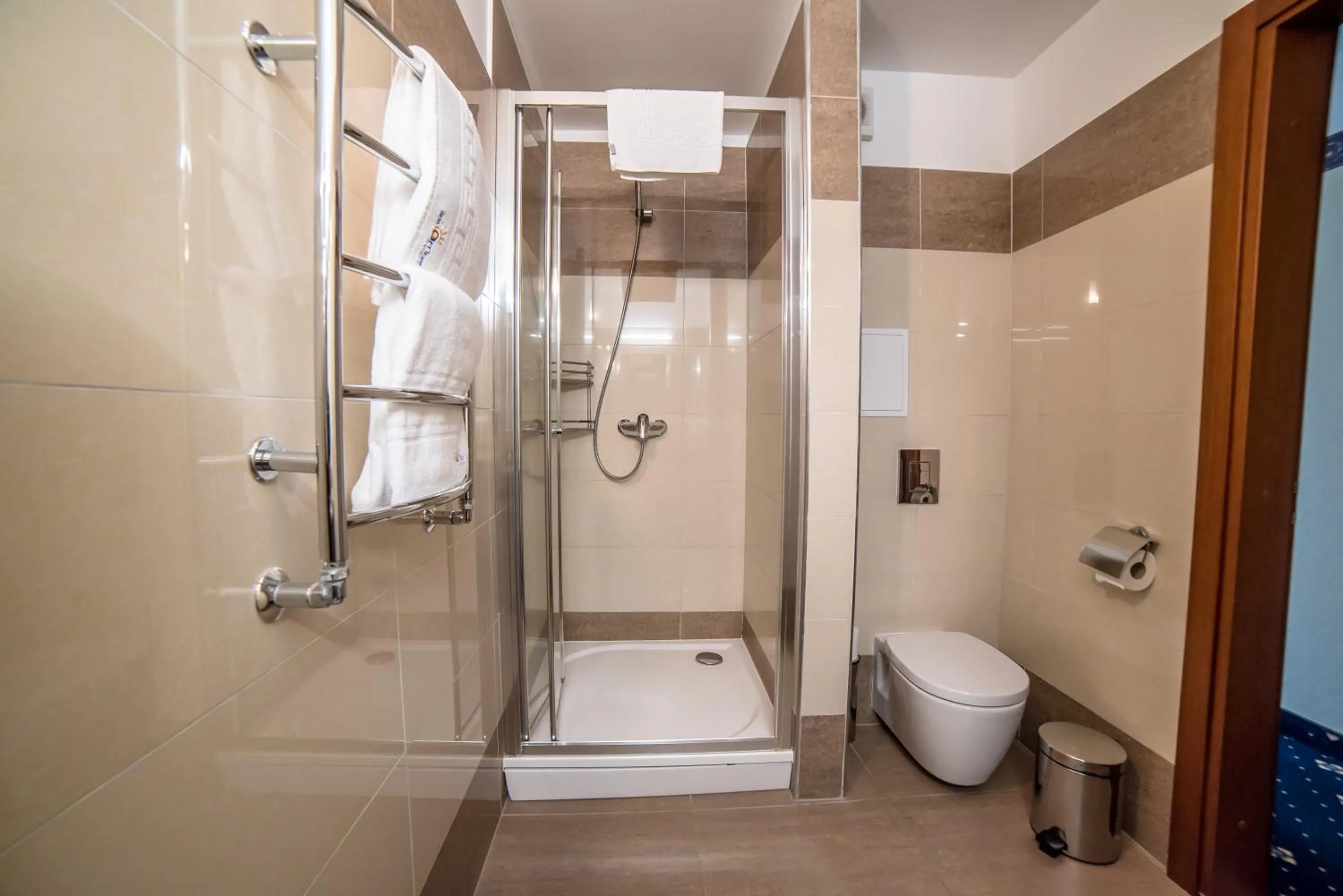 Shower in SPA Amber Palace
