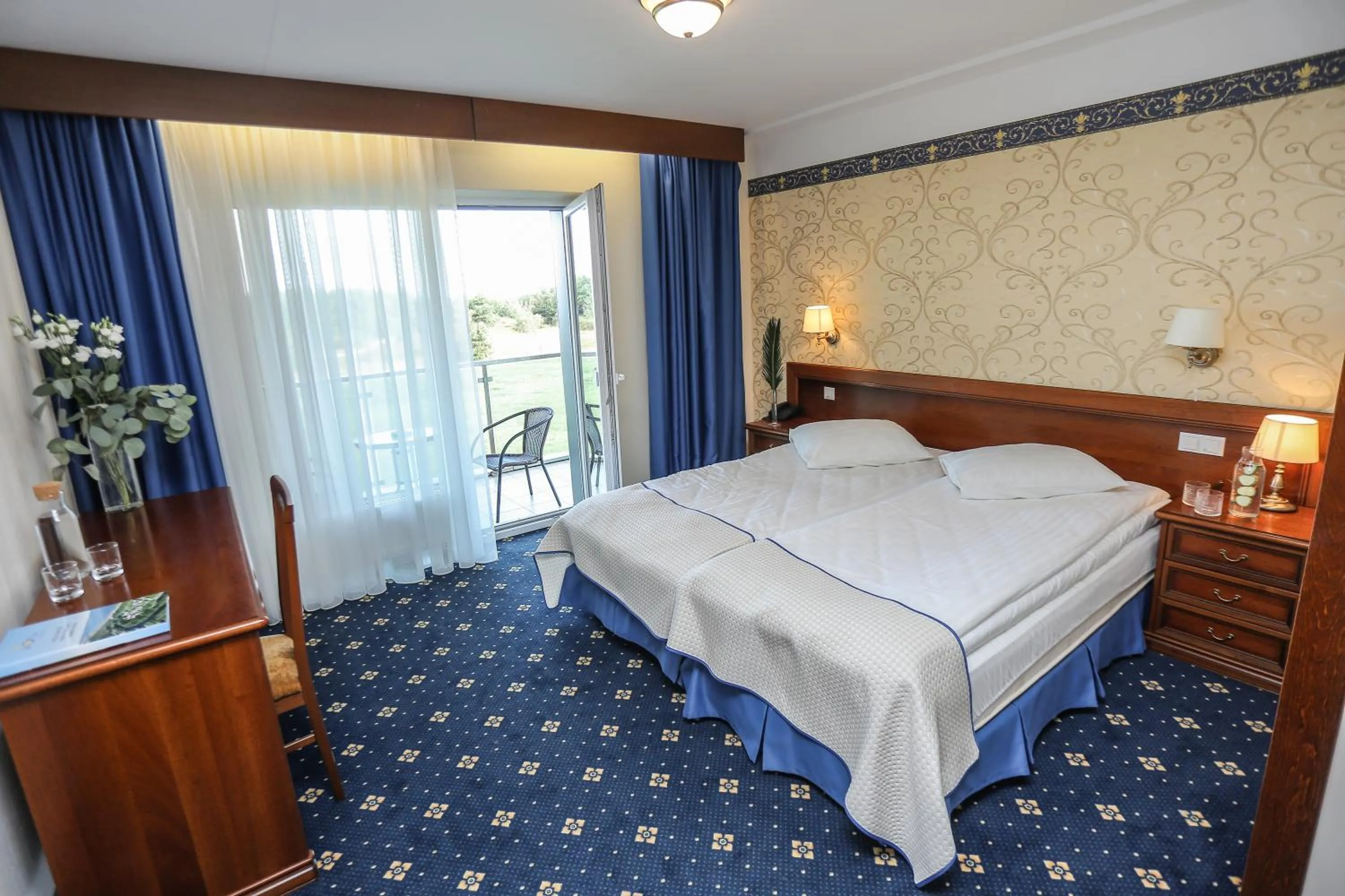 Photo of the whole room, Bed in SPA Amber Palace