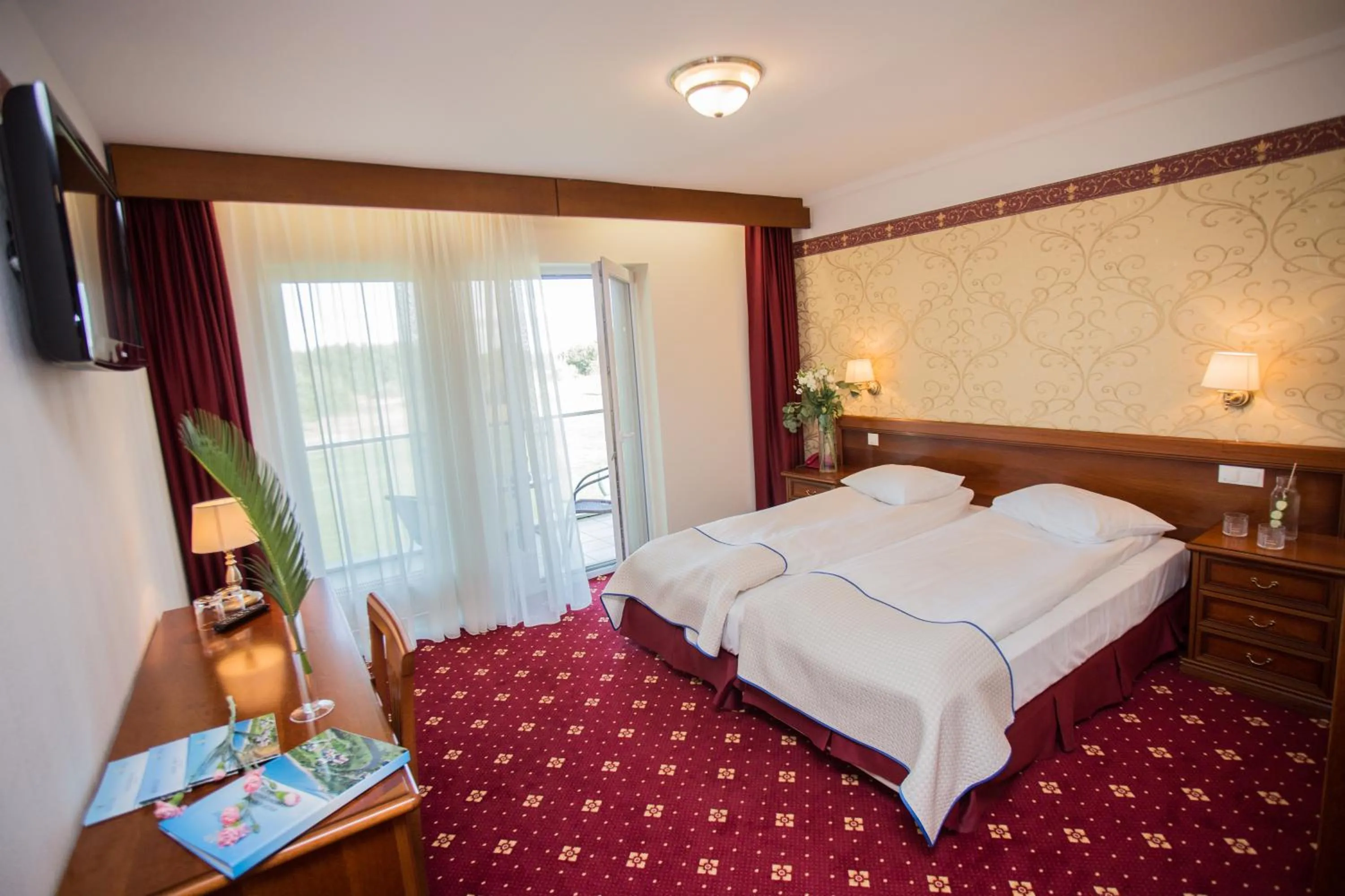 Photo of the whole room, Bed in SPA Amber Palace