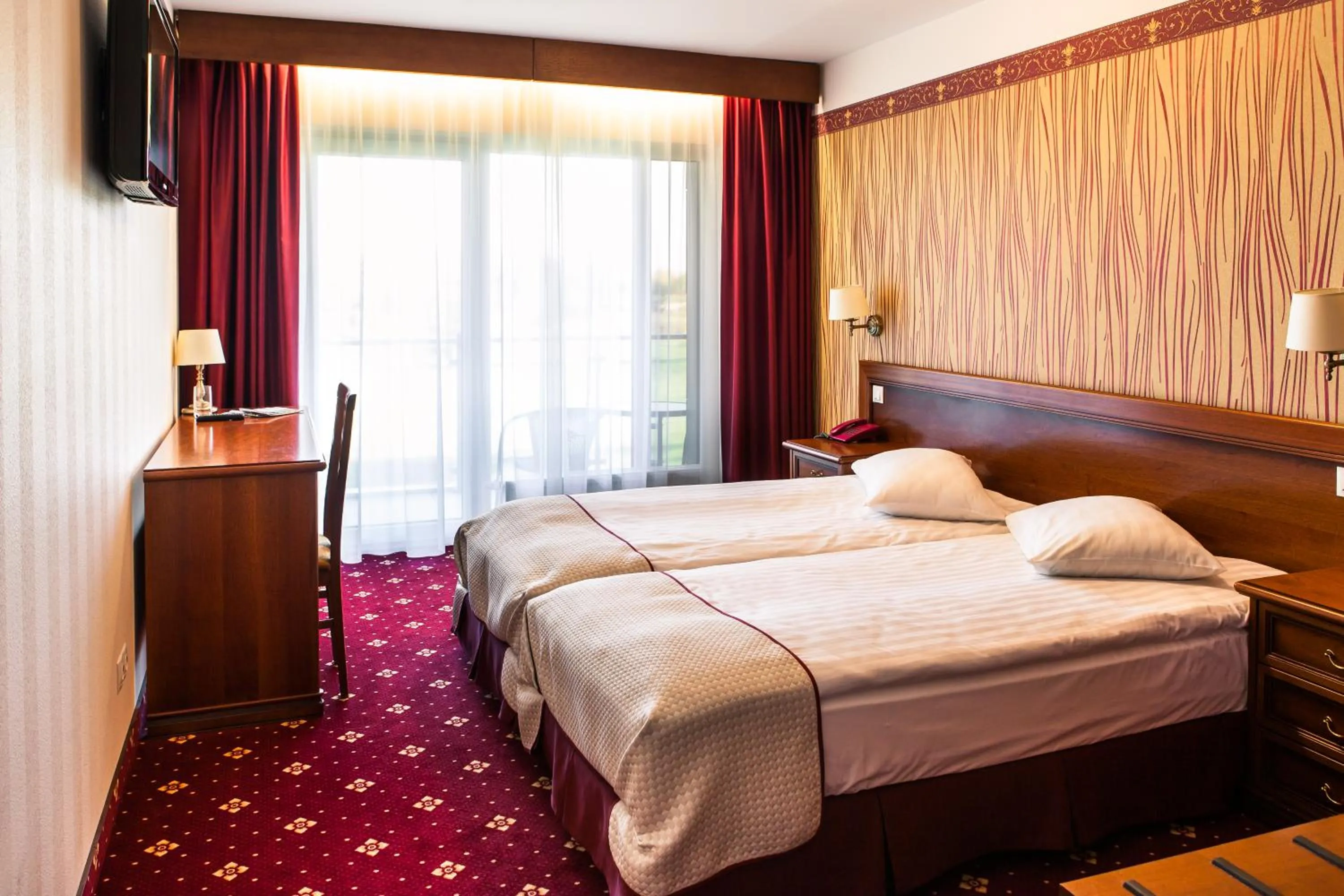Photo of the whole room, Bed in SPA Amber Palace