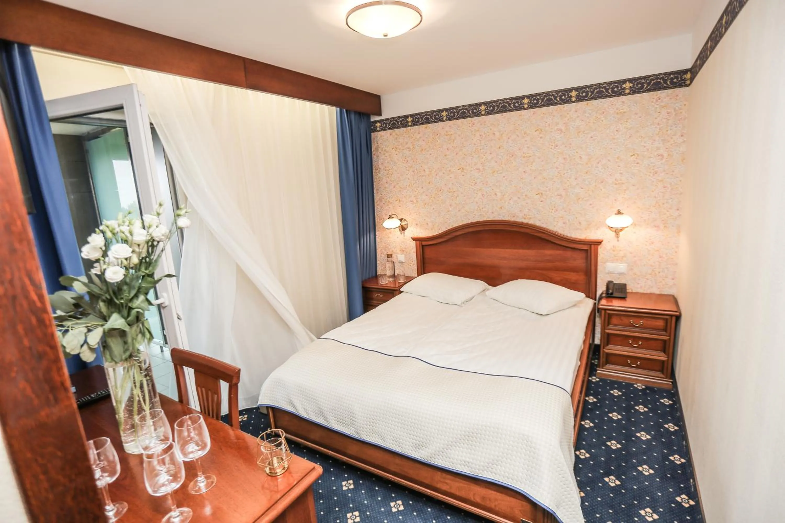 Photo of the whole room, Bed in SPA Amber Palace