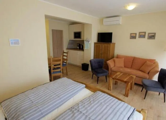 Kitchen or kitchenette, Bed in Stormtüüt - Wunderschönes Feriendomizil für die junge Familie in Strandnähe