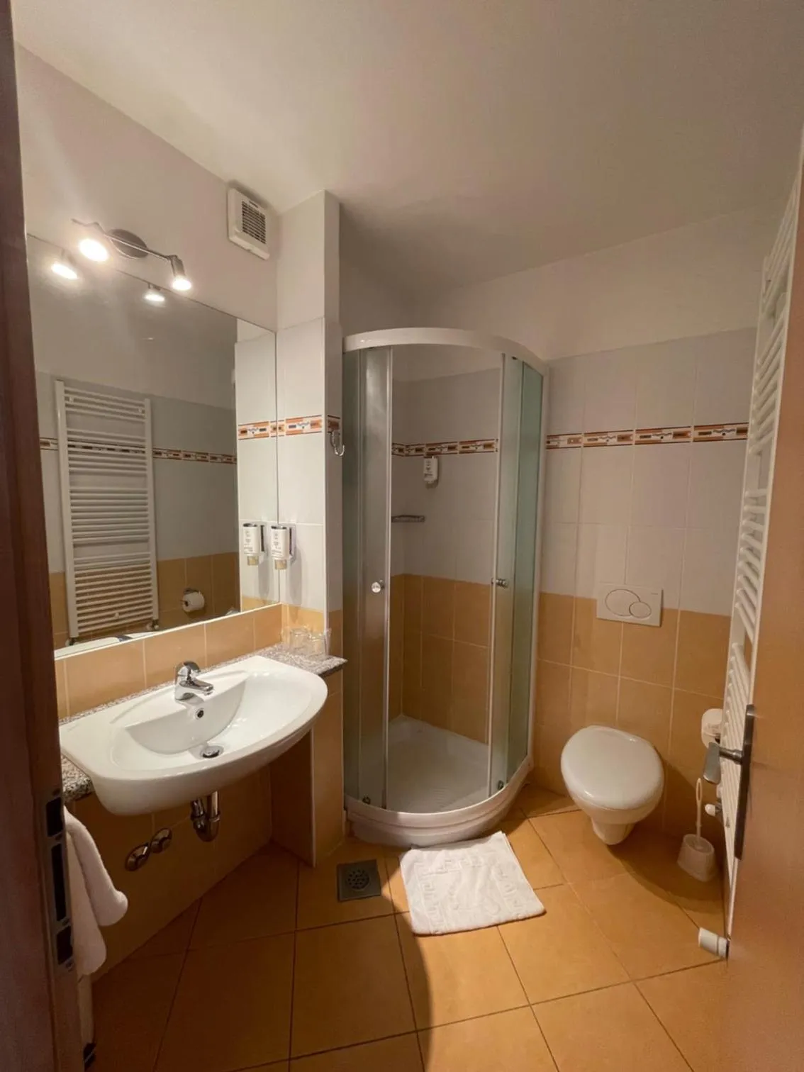 Shower in Garni Hotel Keltika