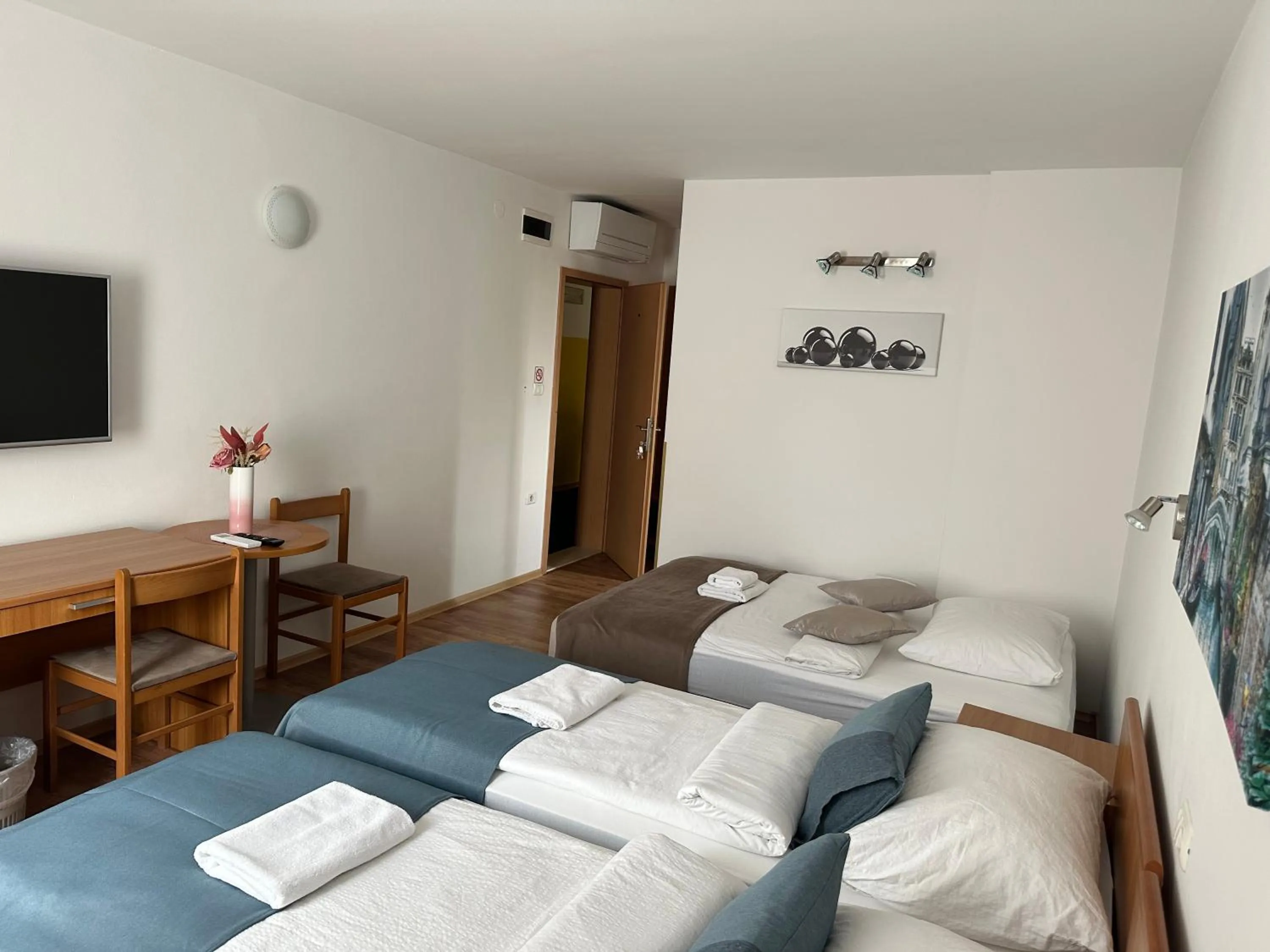 Bedroom, Bed in Garni Hotel Keltika