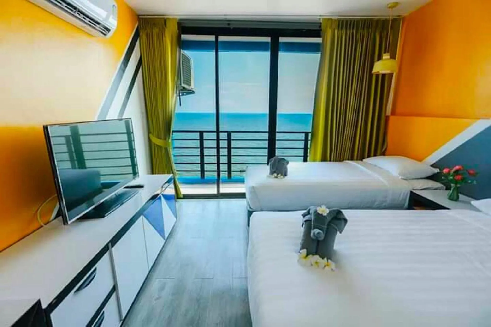 Sea view, Bed in Play Phala Beach Rayong