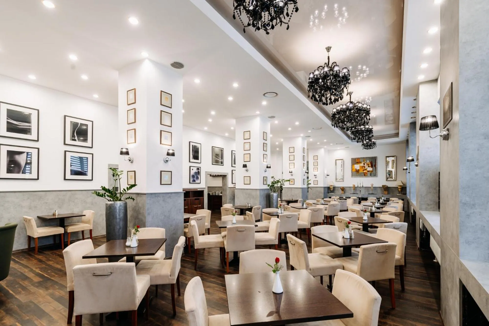 Restaurant/places to eat in Hotel Marttel