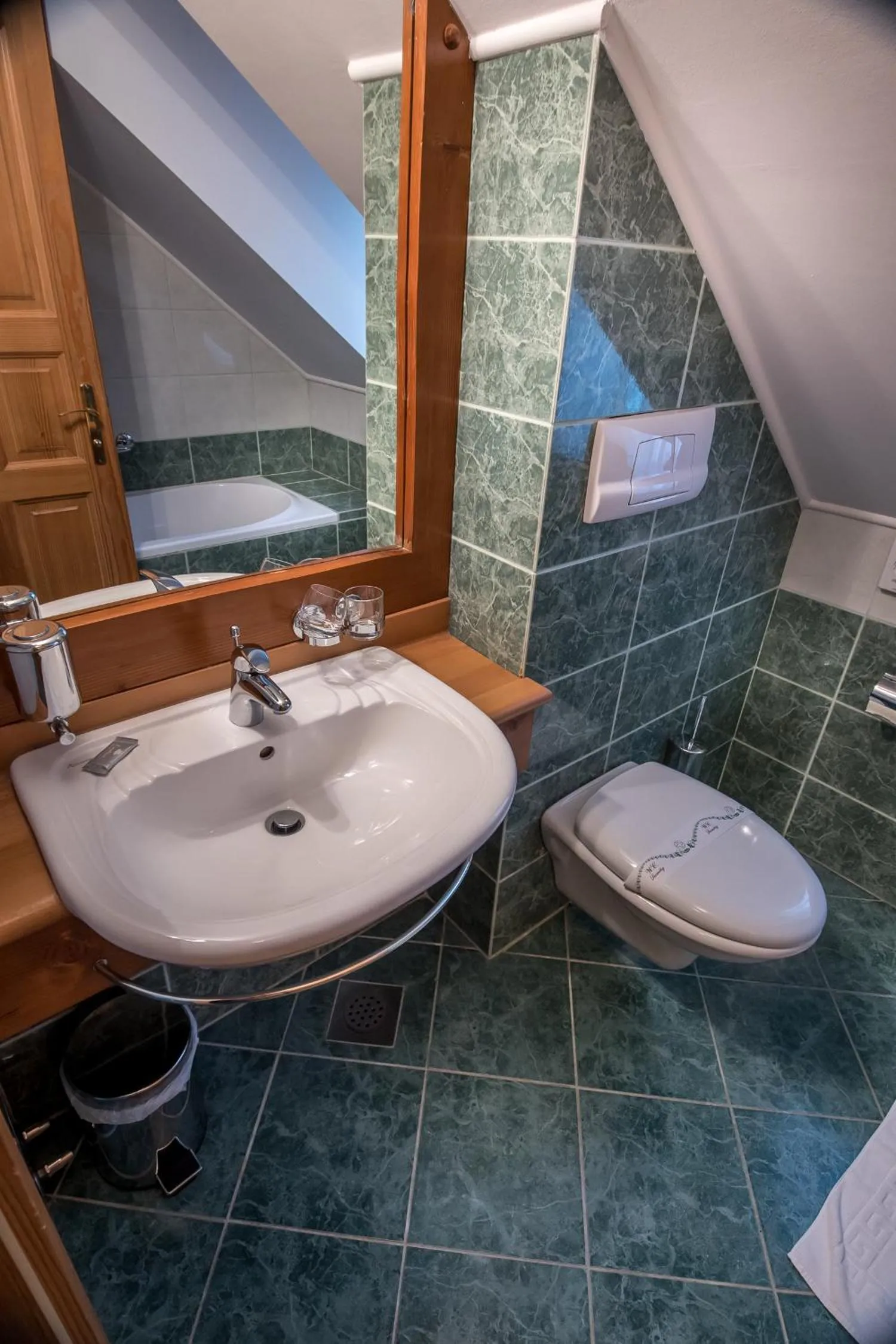 One-Bedroom Family Apartment in Hotel in restavracija Pod Roglo