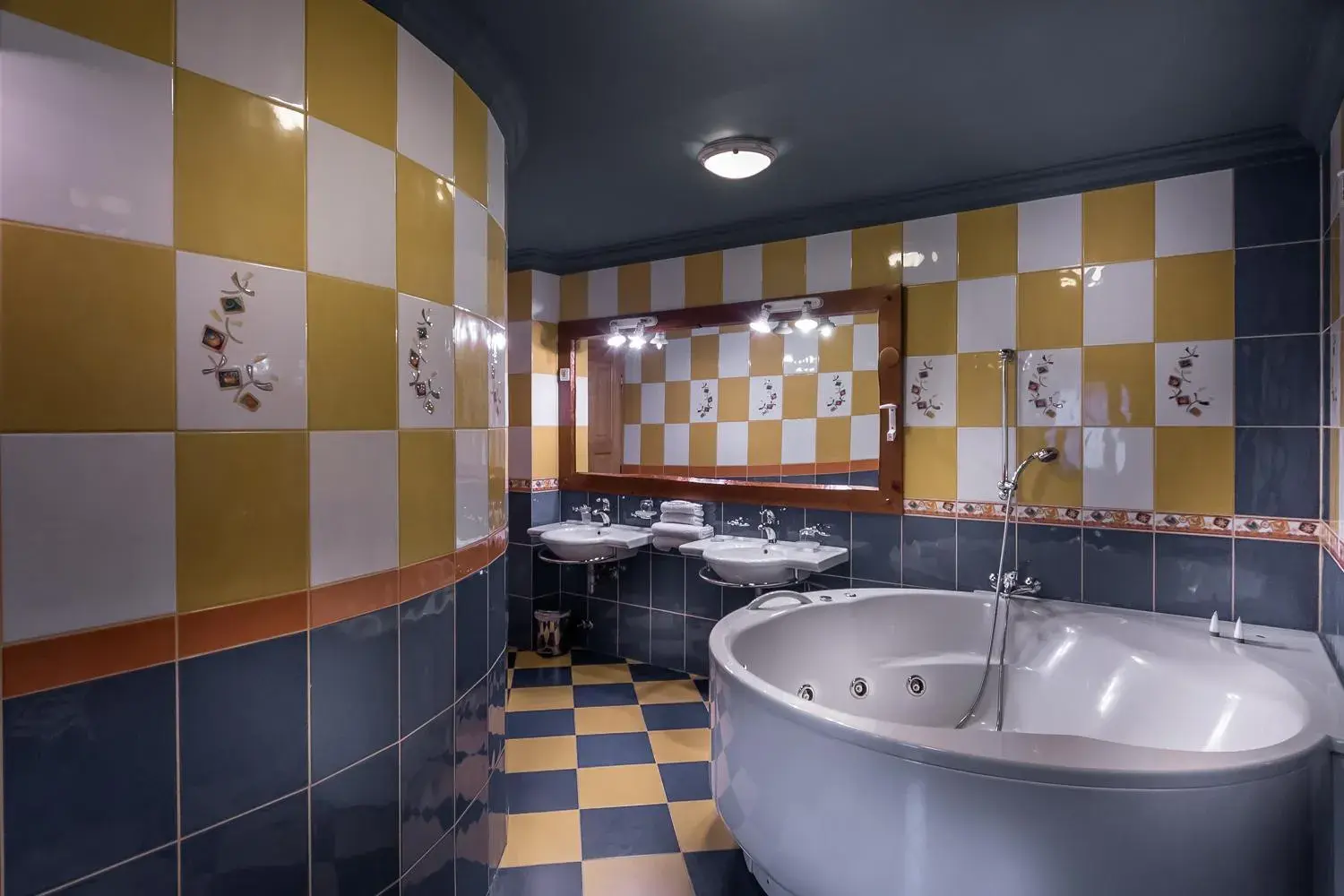 King Room with Spa Bath in Hotel in restavracija Pod Roglo King Room with Spa Bath in Hotel in restavracija Pod Roglo