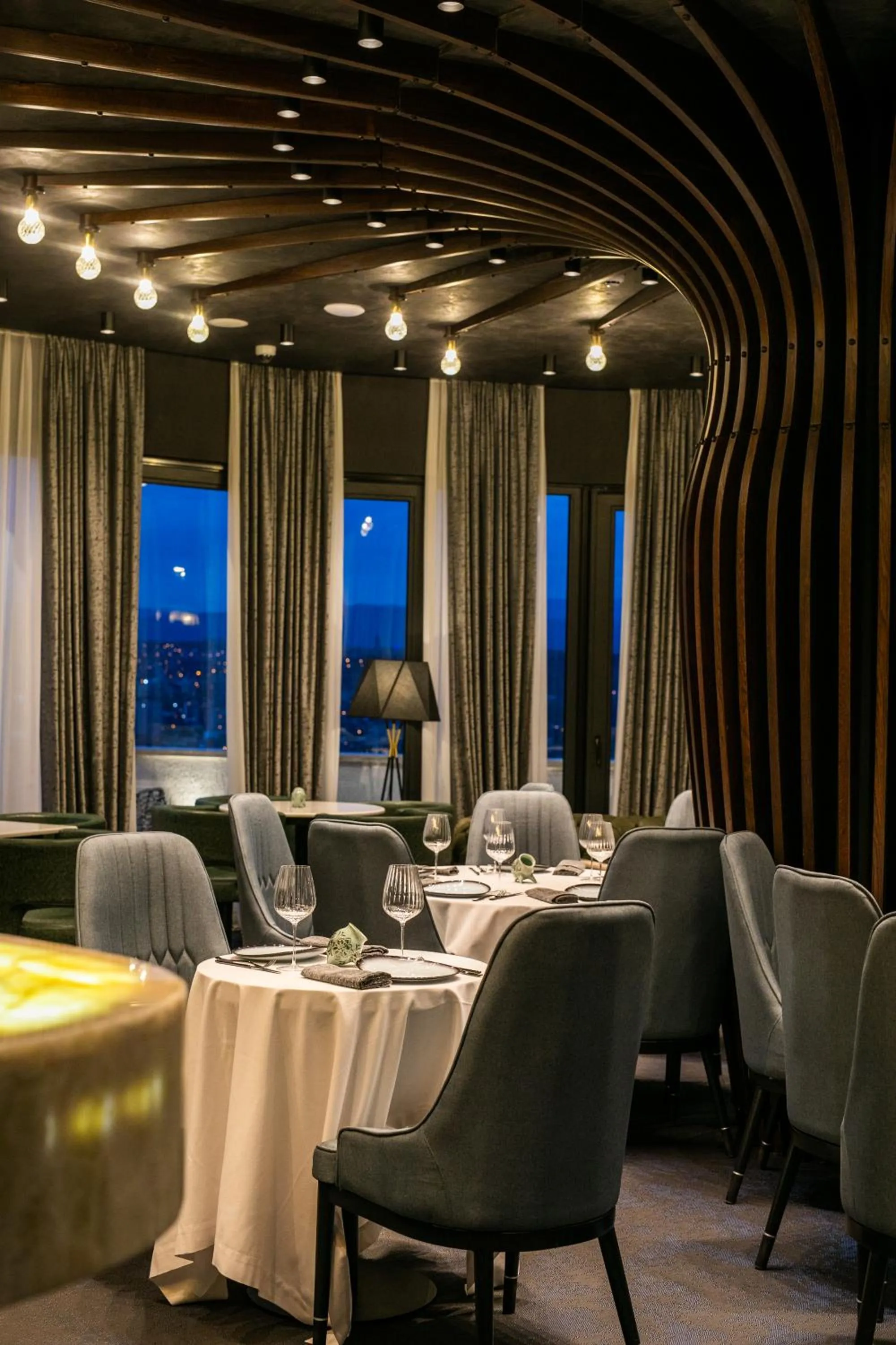 Restaurant/places to eat in Hotel Adamo