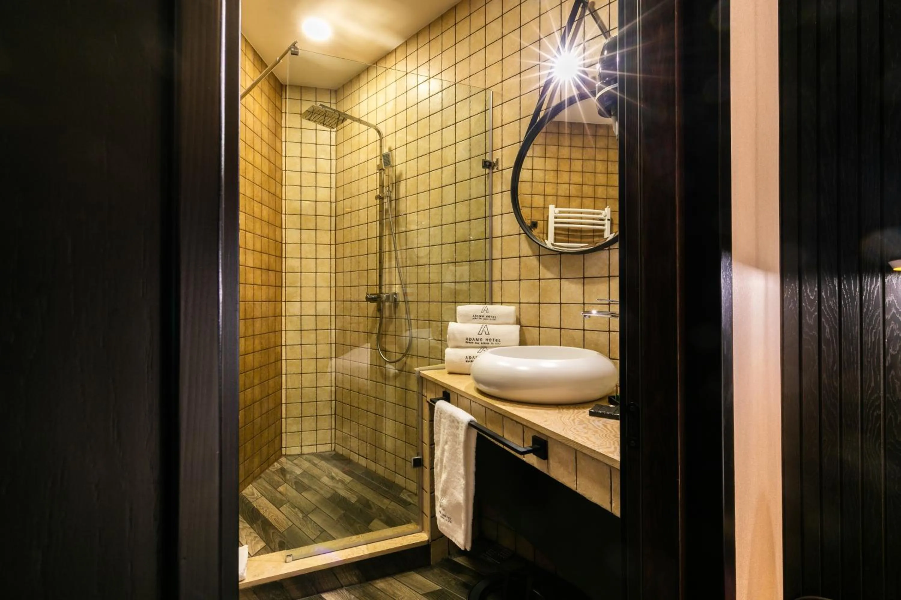 Shower in Hotel Adamo