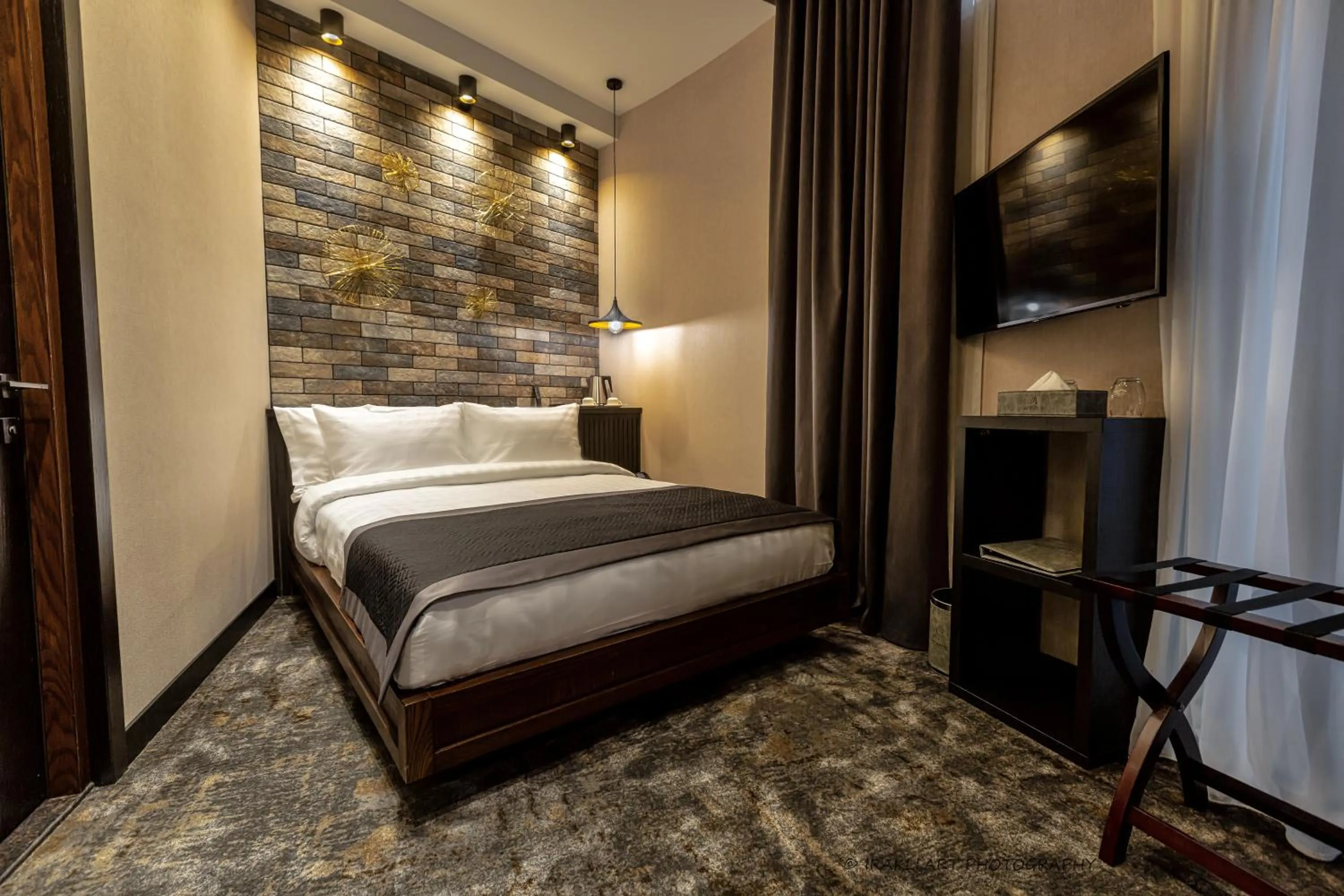 TV and multimedia, Bed in Hotel Adamo