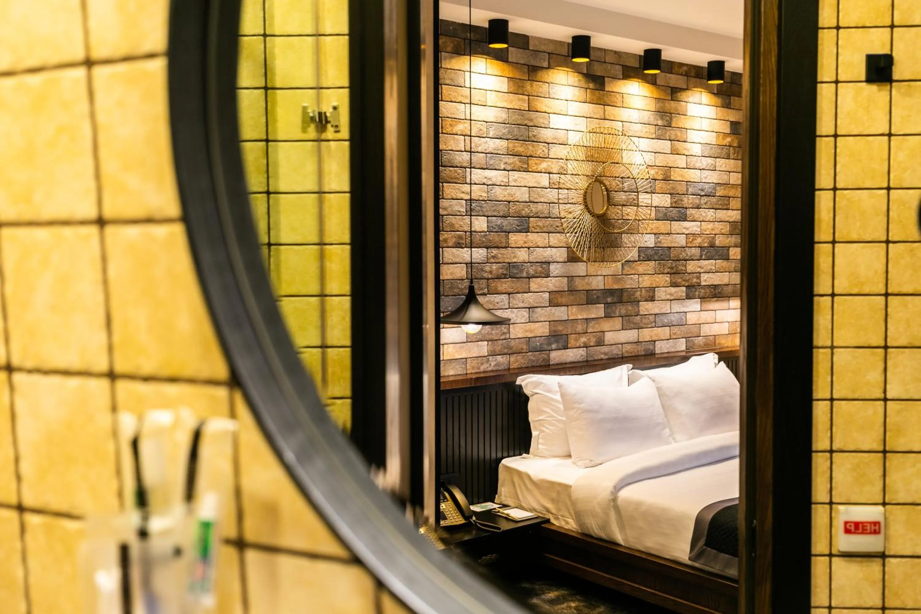 Bathroom, Bed in Hotel Adamo