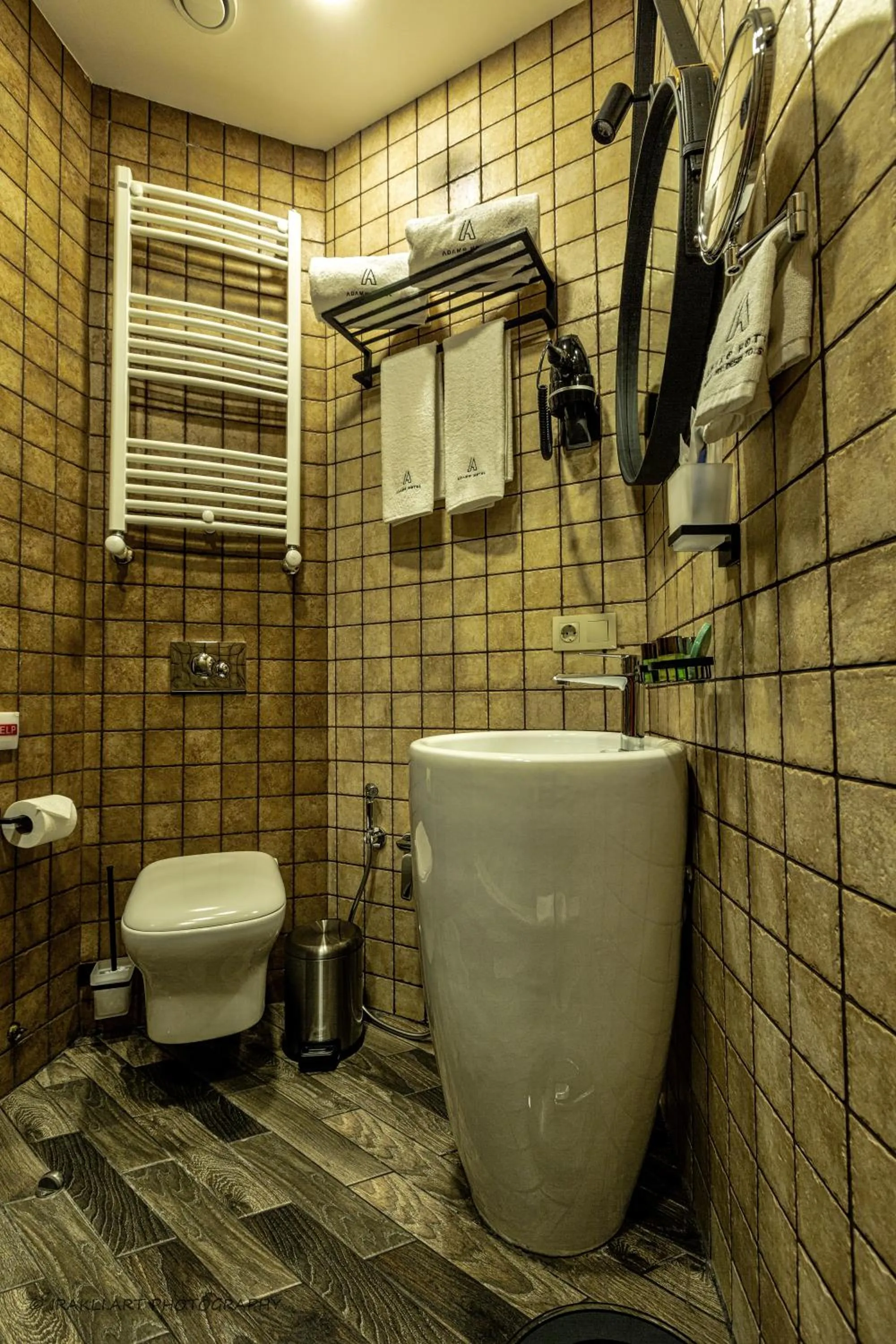 Shower in Hotel Adamo