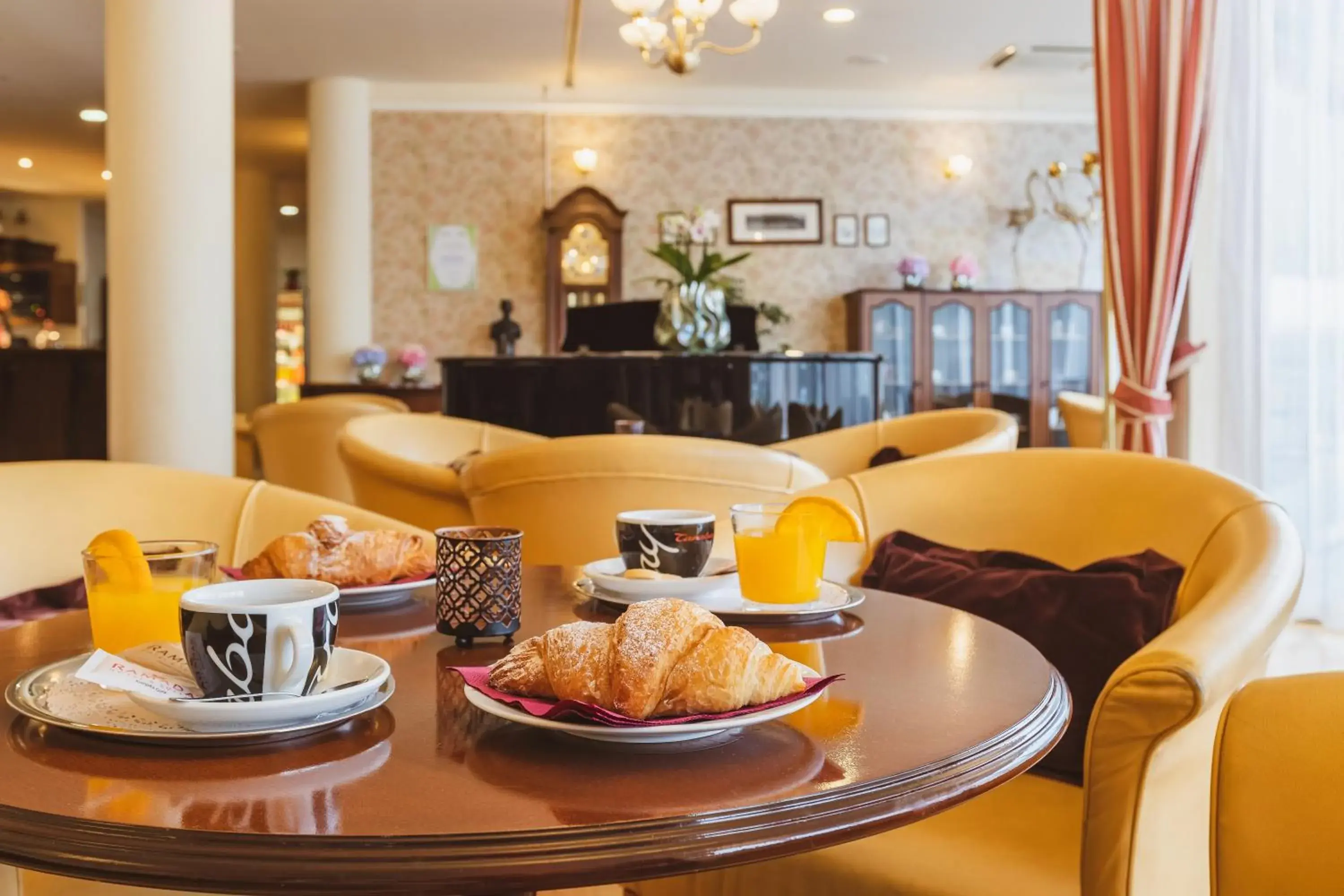 Lounge or bar in Ramada Hotel & Suites Kranjska Gora Lounge or bar in Ramada Hotel & Suites Kranjska Gora