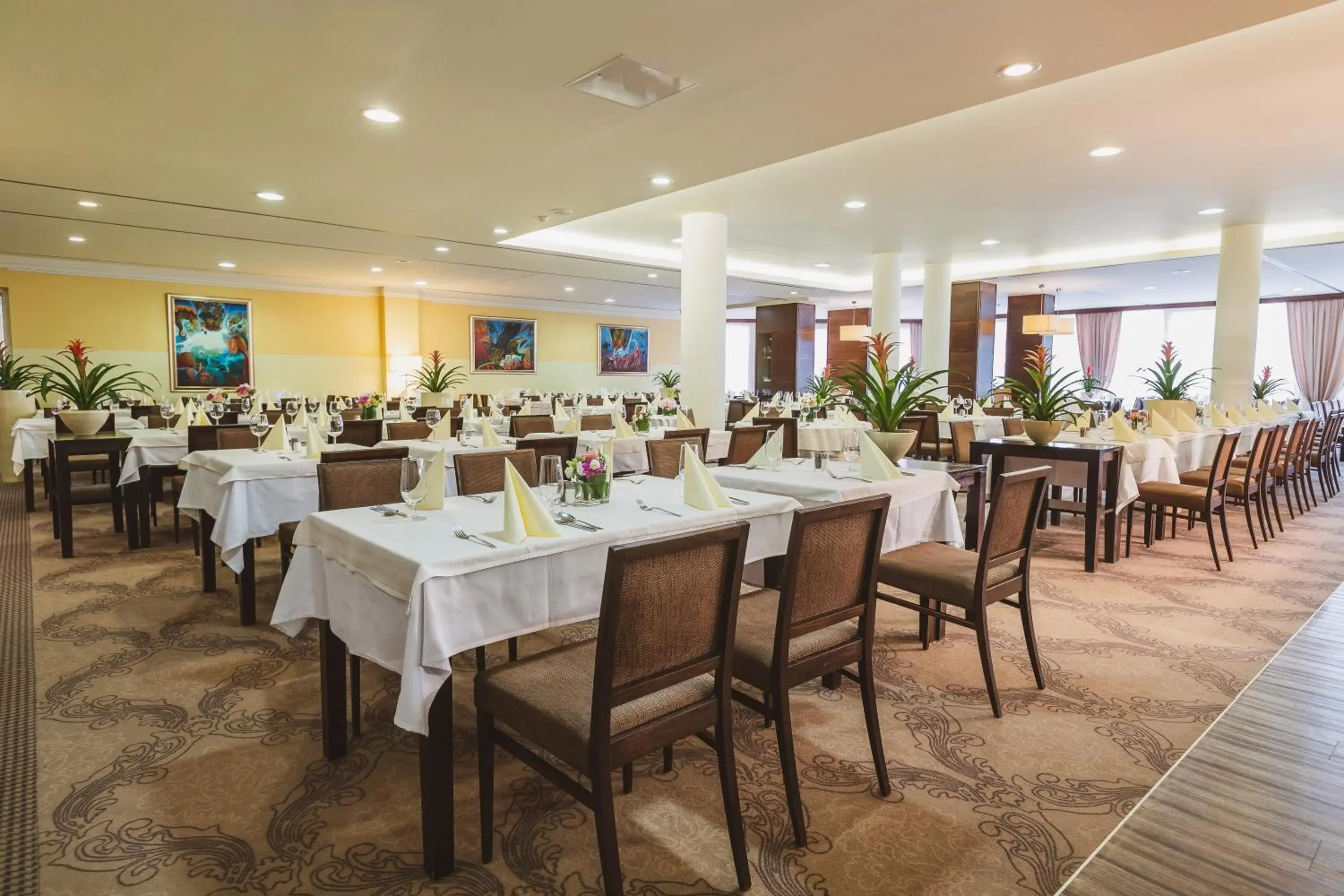 Restaurant/places to eat in Ramada Hotel & Suites Kranjska Gora Restaurant/places to eat in Ramada Hotel & Suites Kranjska Gora