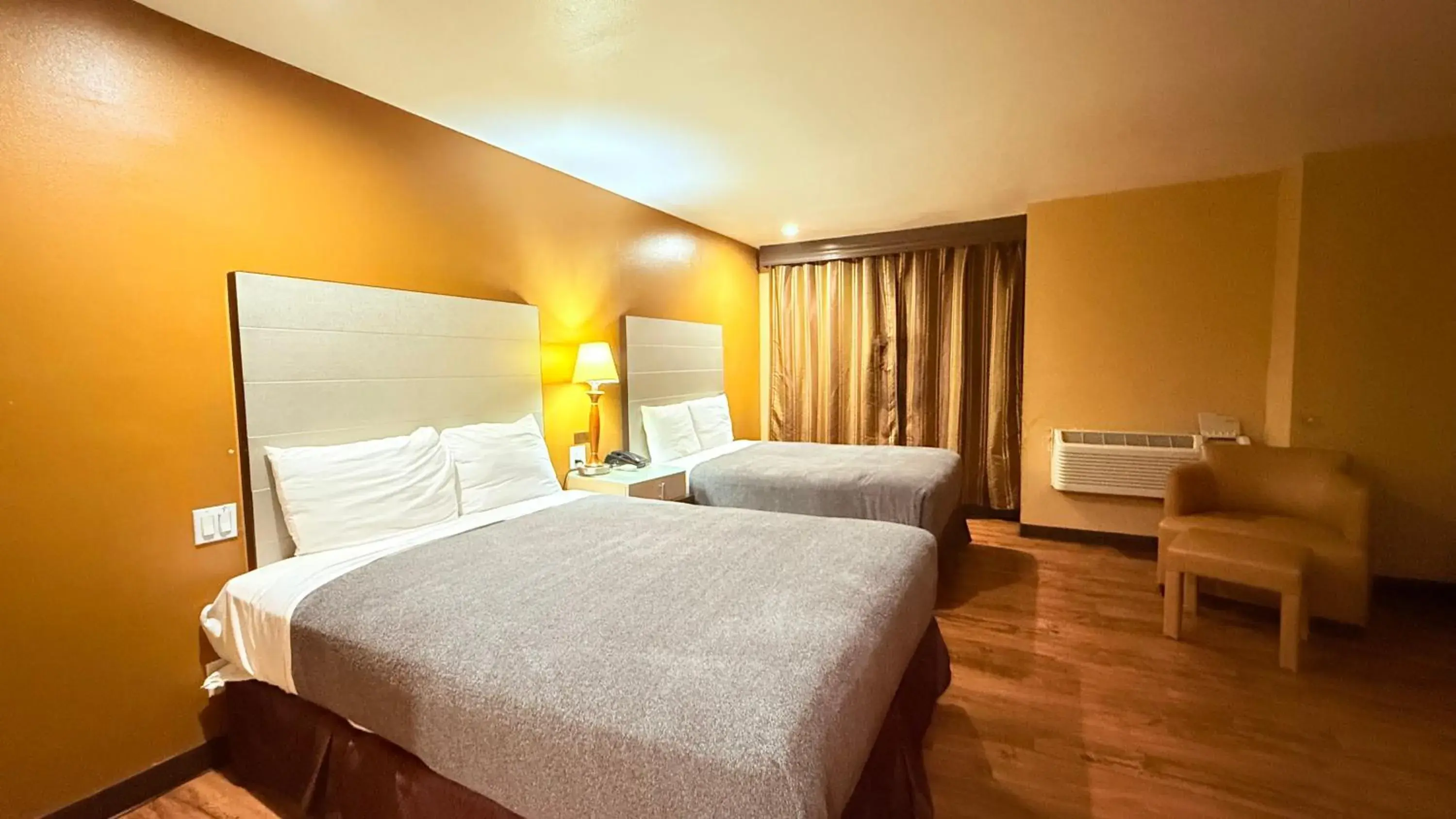 Bedroom, Bed in Redondo Beach Inn-LAX Bedroom, Bed in Redondo Beach Inn-LAX