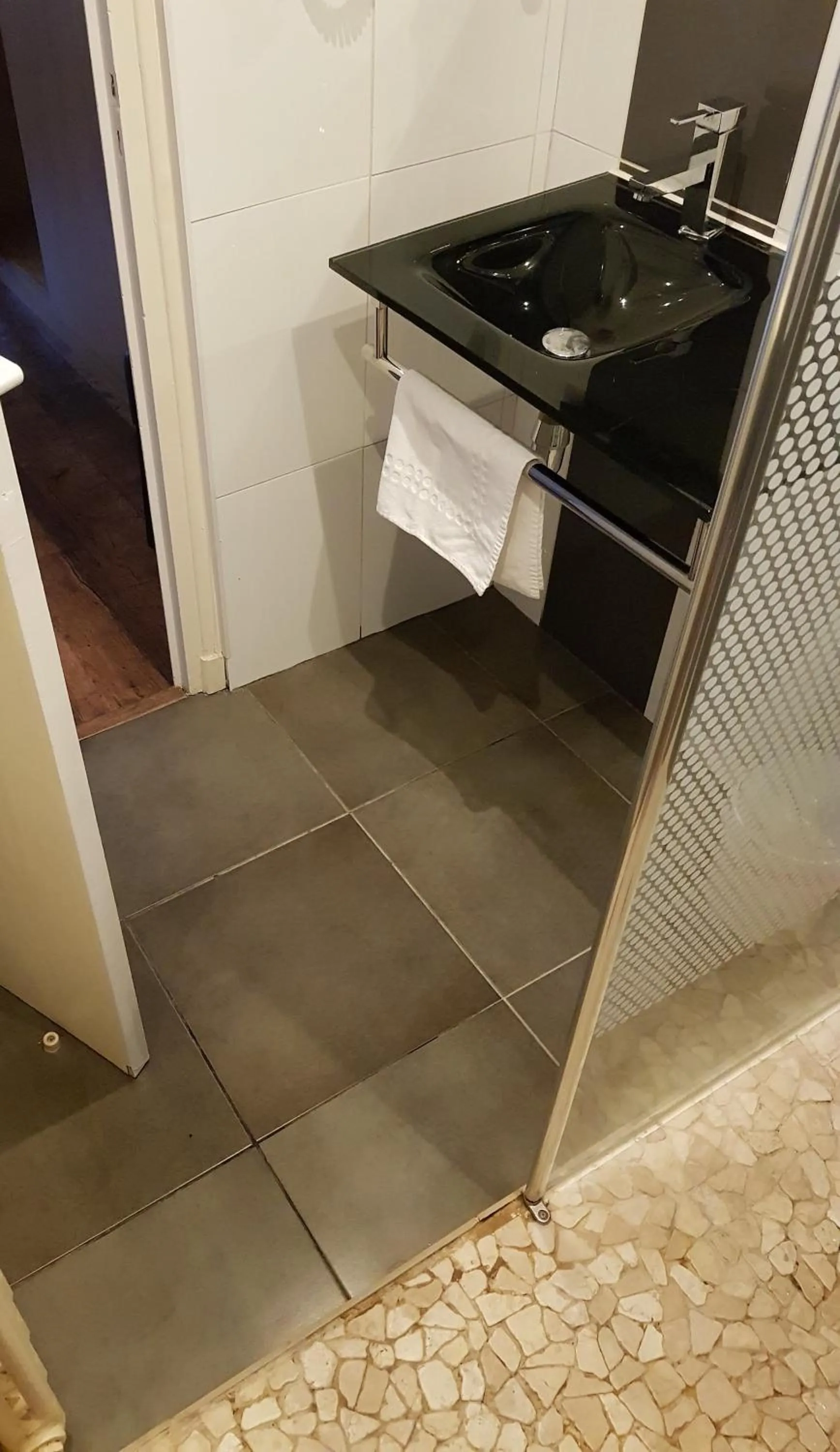 Bathroom in Savoy Hotel & Restaurant