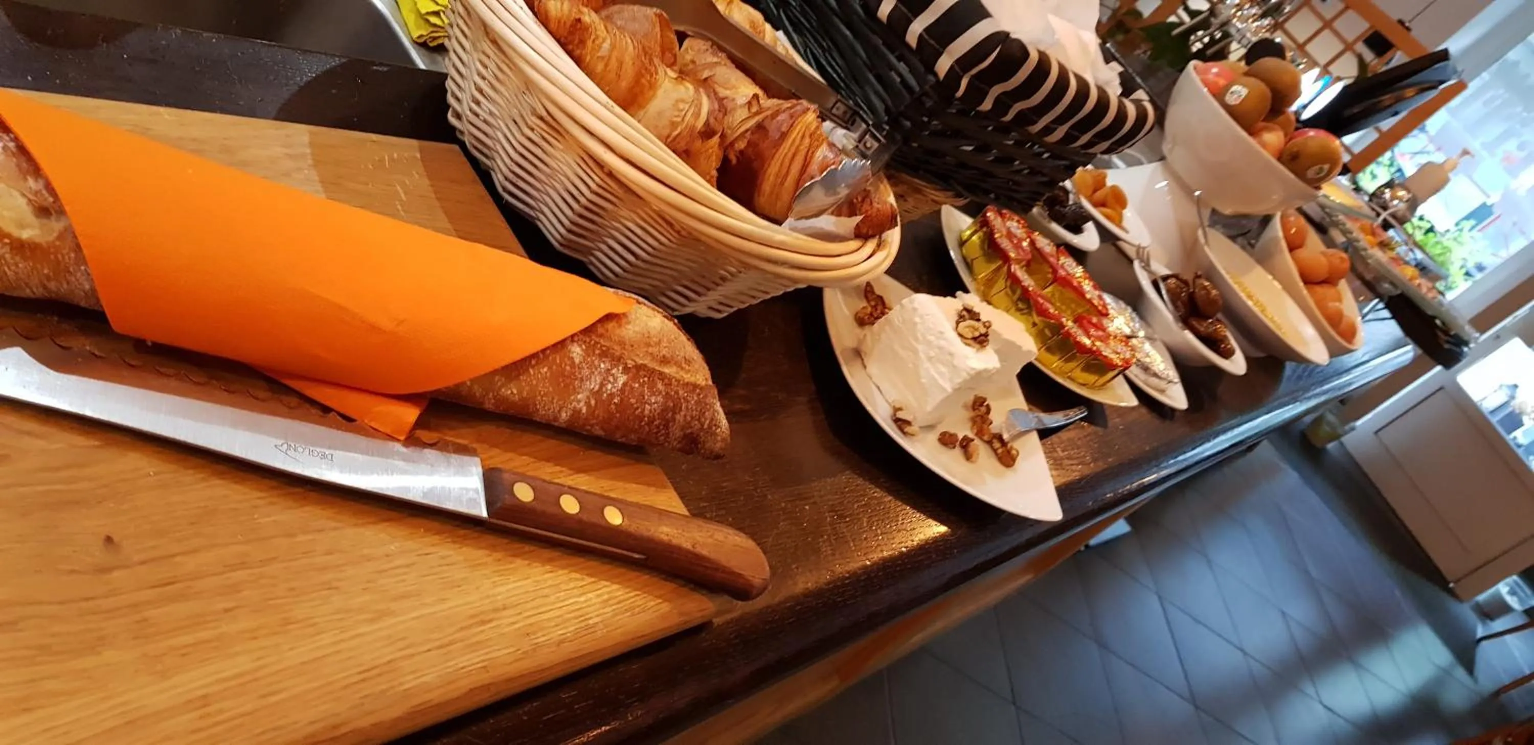 Food and drinks in Savoy Hotel & Restaurant