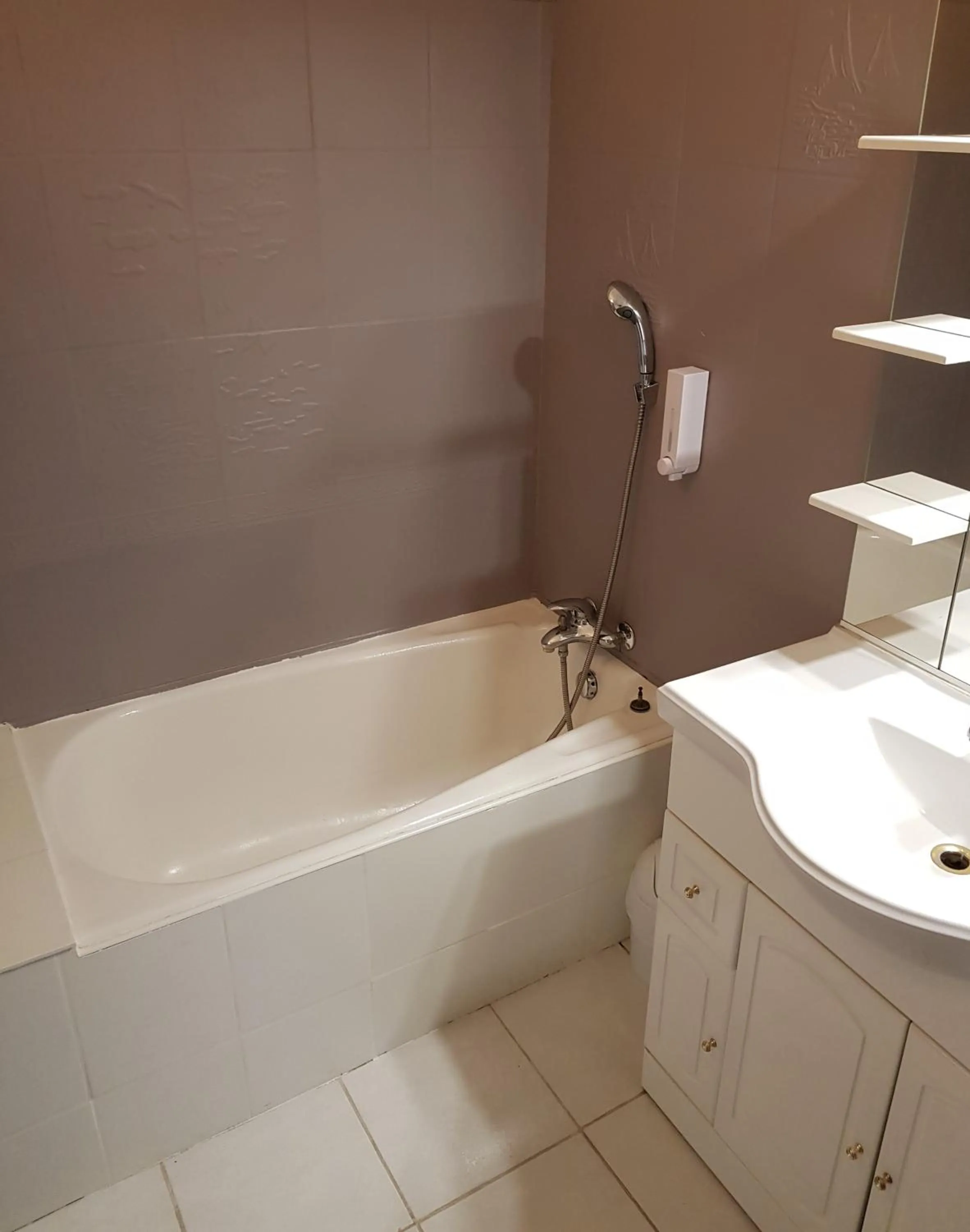 Bathroom in Savoy Hotel & Restaurant