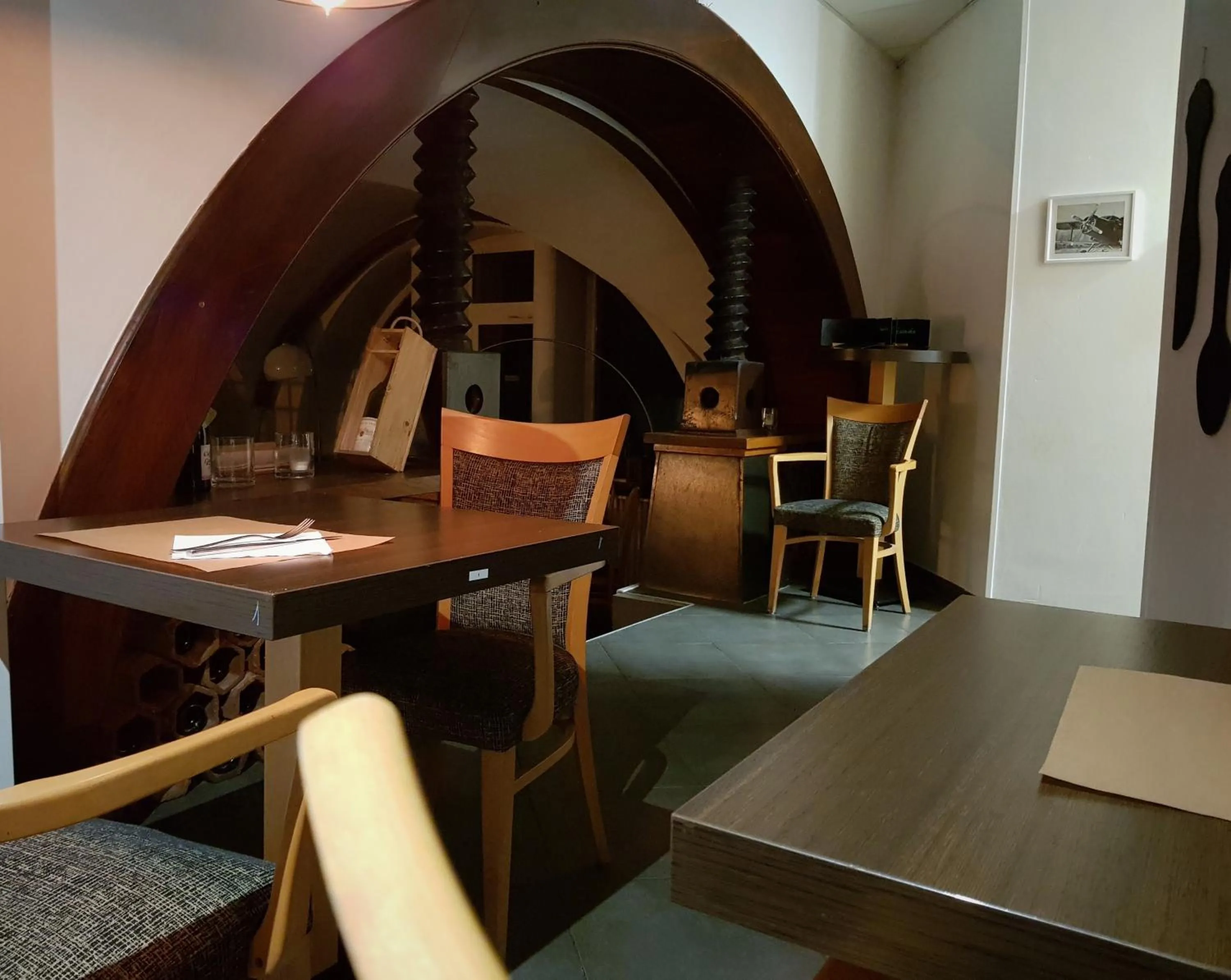 Restaurant/places to eat in Savoy Hotel & Restaurant