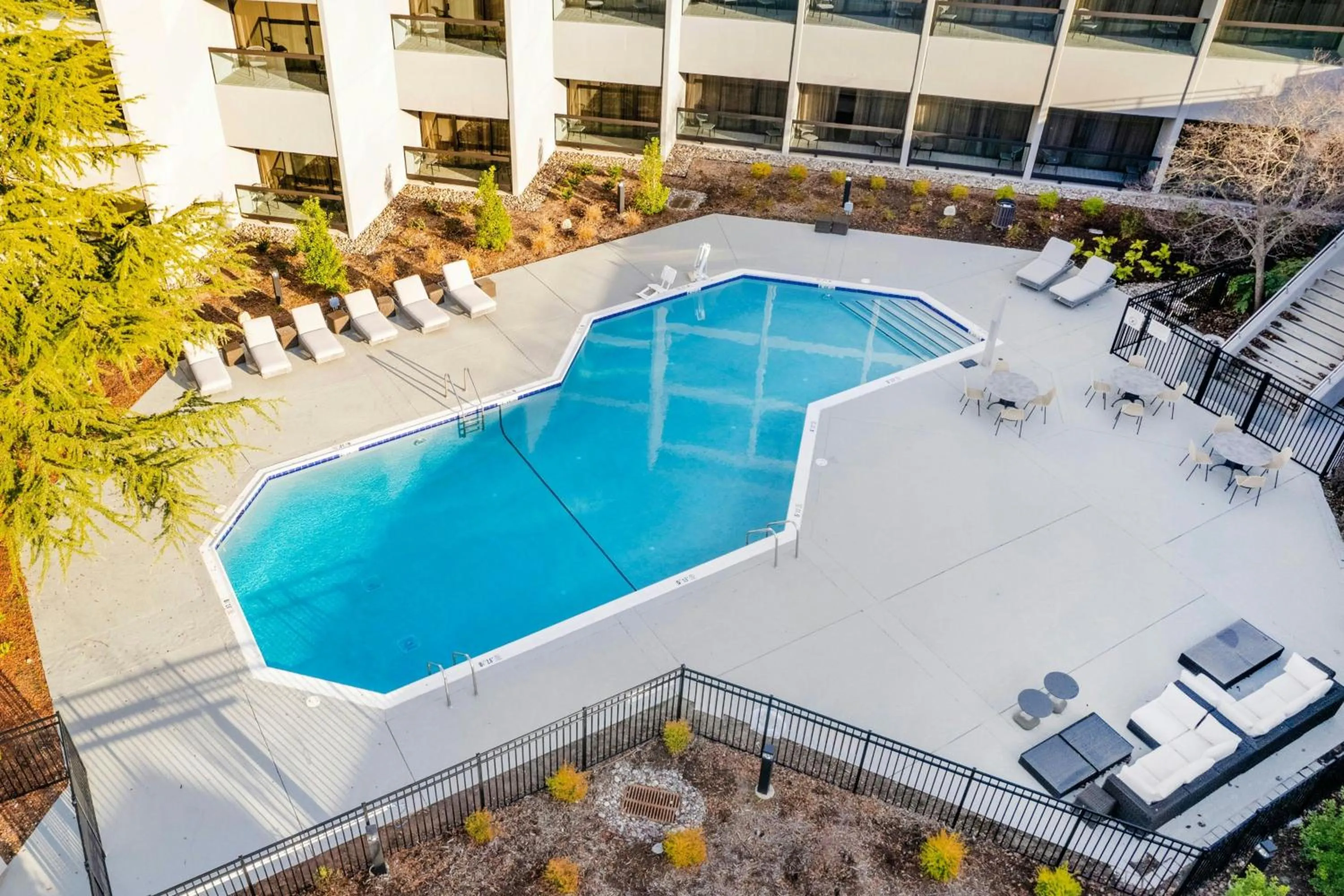 Swimming pool in Sheraton Chapel Hill