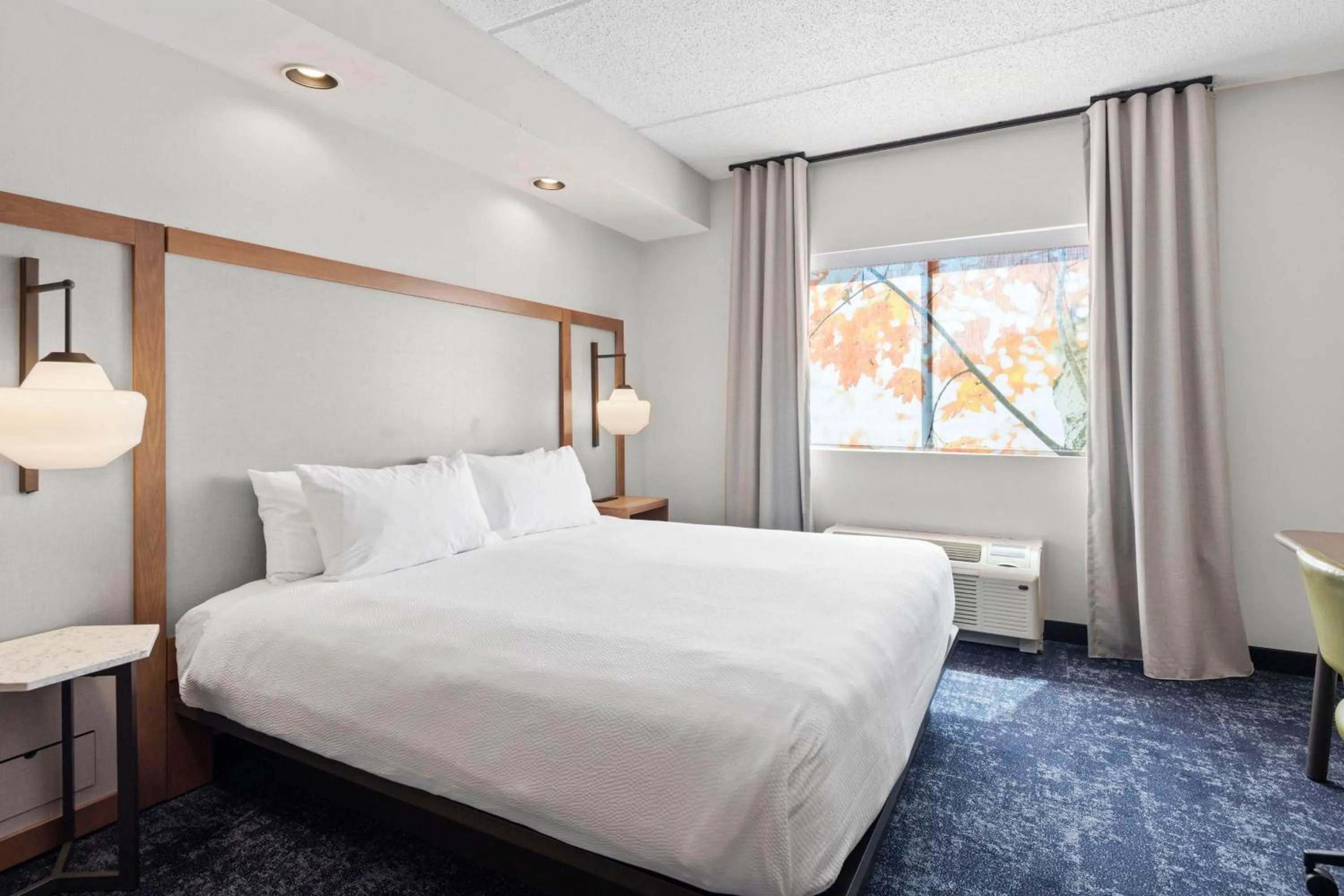 Photo of the whole room, Bed in Fairfield Inn & Suites by Marriott Hickory