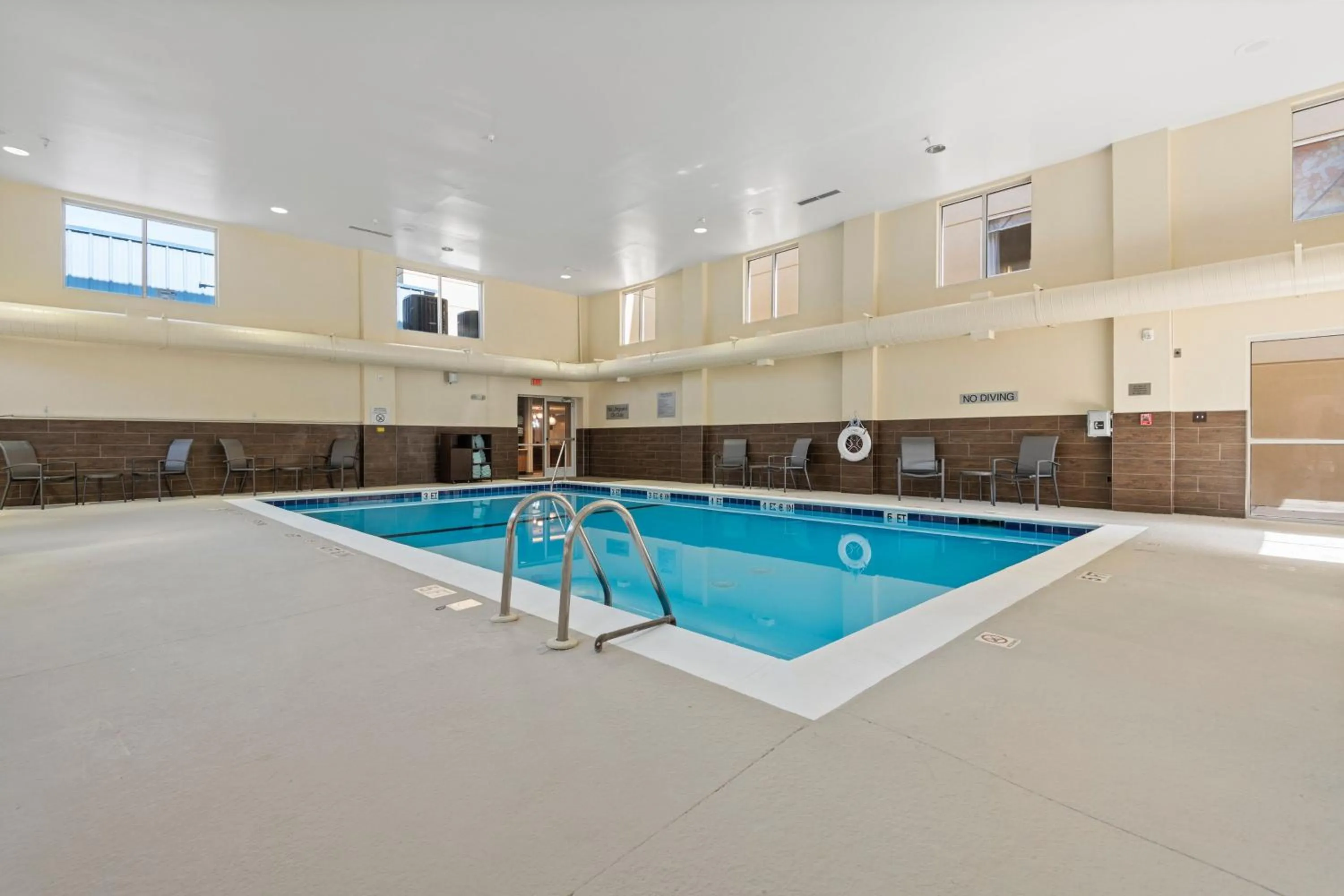 Swimming pool in Fairfield Inn & Suites by Marriott Hickory