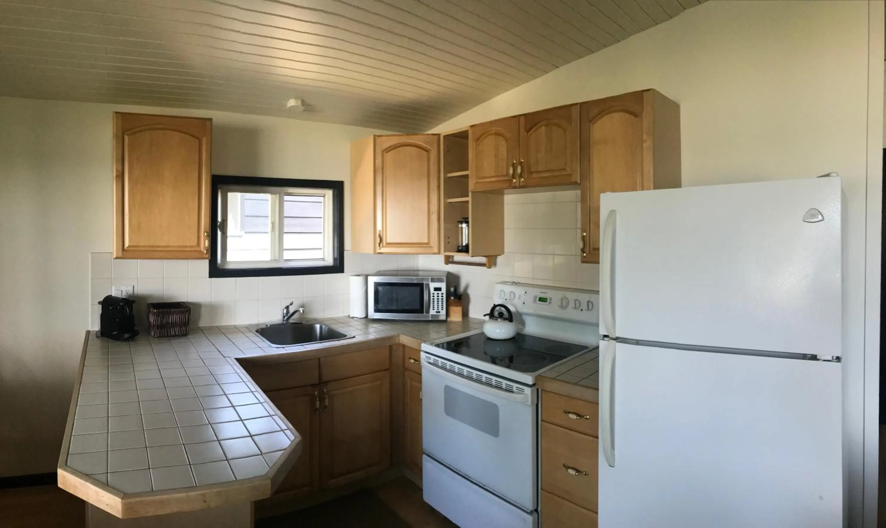 Kitchen or kitchenette in Mackenzie Beach Resort