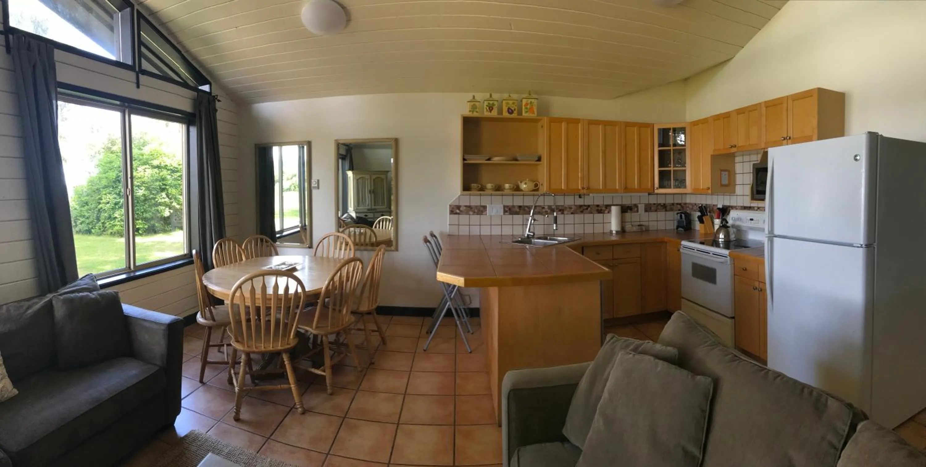 Kitchen or kitchenette in Mackenzie Beach Resort
