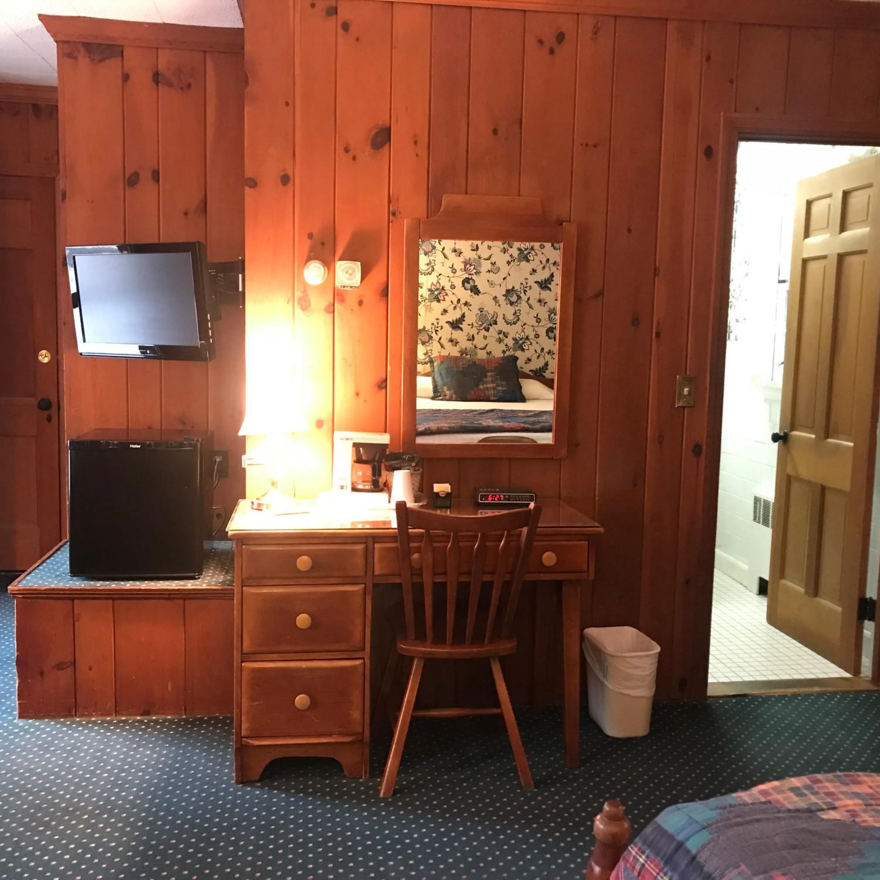 Seating area in The 1896 House Country Inn - Brookside & Pondside